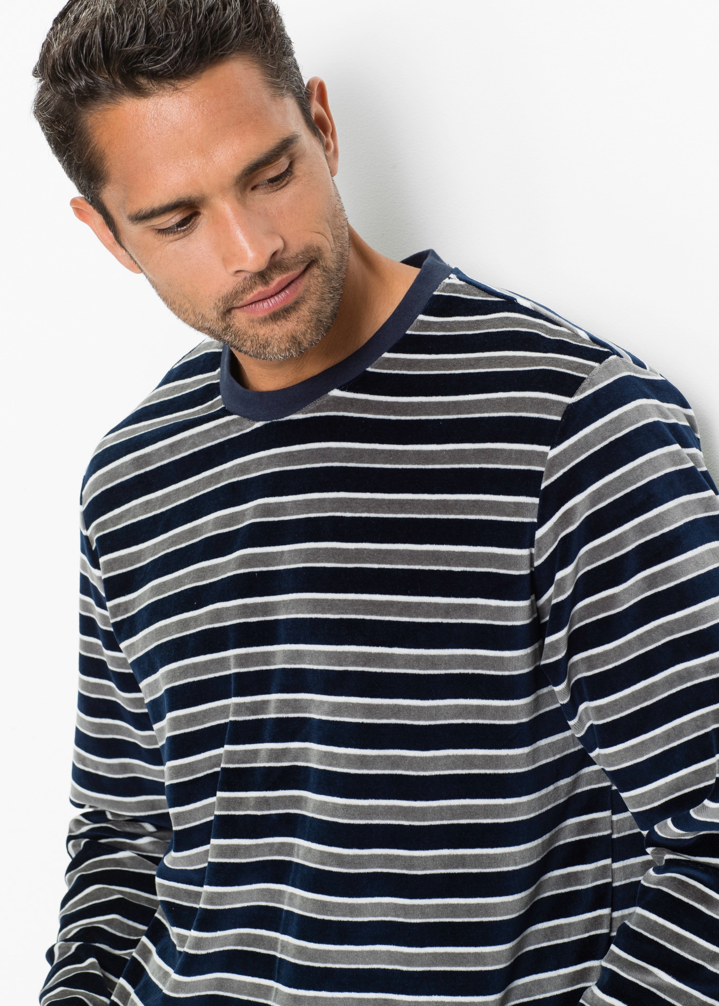 bonprix Pyjama Ensemble,  aus Nicki-Material, lockere Passform, mit breitem Komfortbund