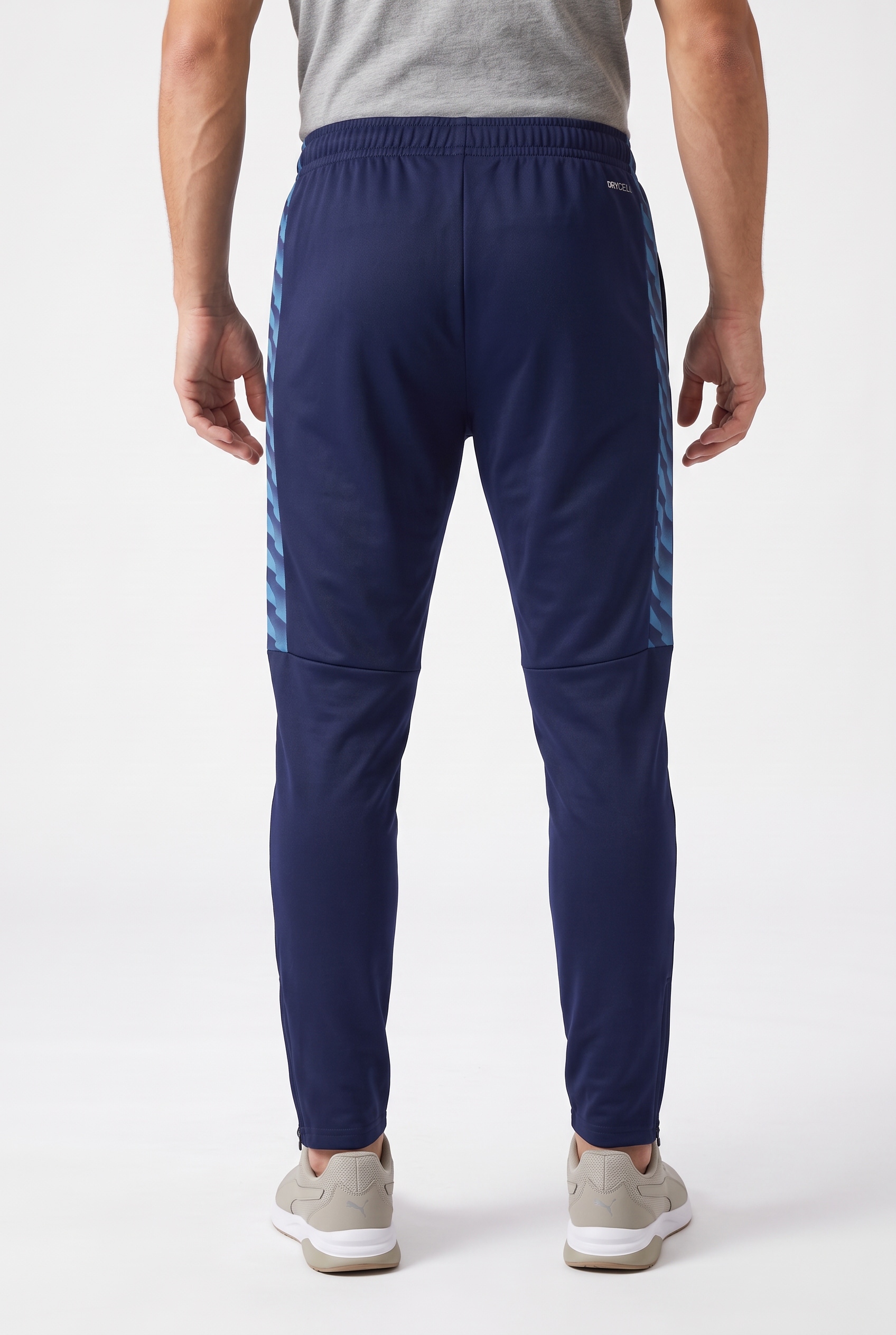 PUMA Pantalon de survêtement »TEAMLIGA26 TRAINING PANTS«  matière respirante, avec technologie DryCELL, coupe Slim Fit