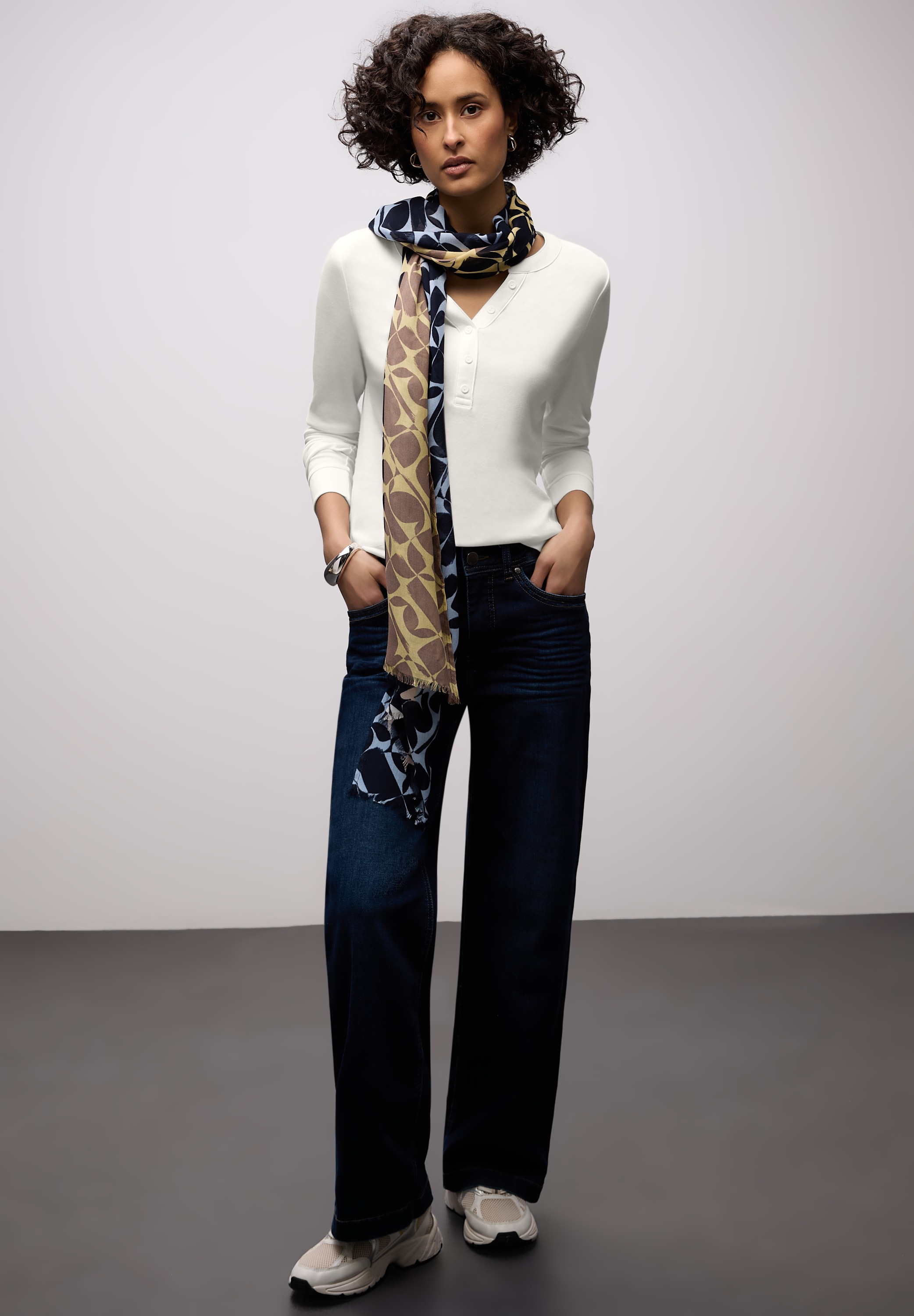 STREET ONE Langarmshirt mit dekorativem Split Neck und Knopfleiste