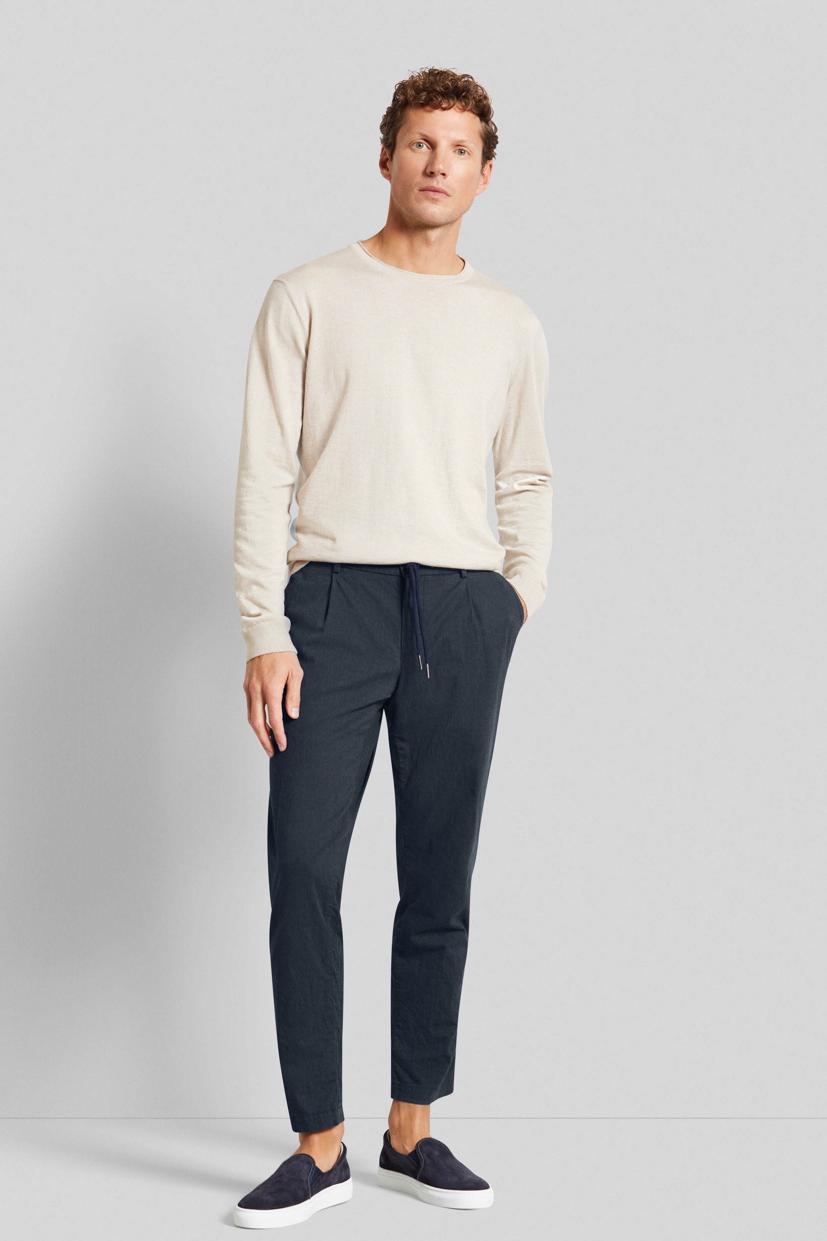 bugatti Bundfaltenhose  mit konischer Passform