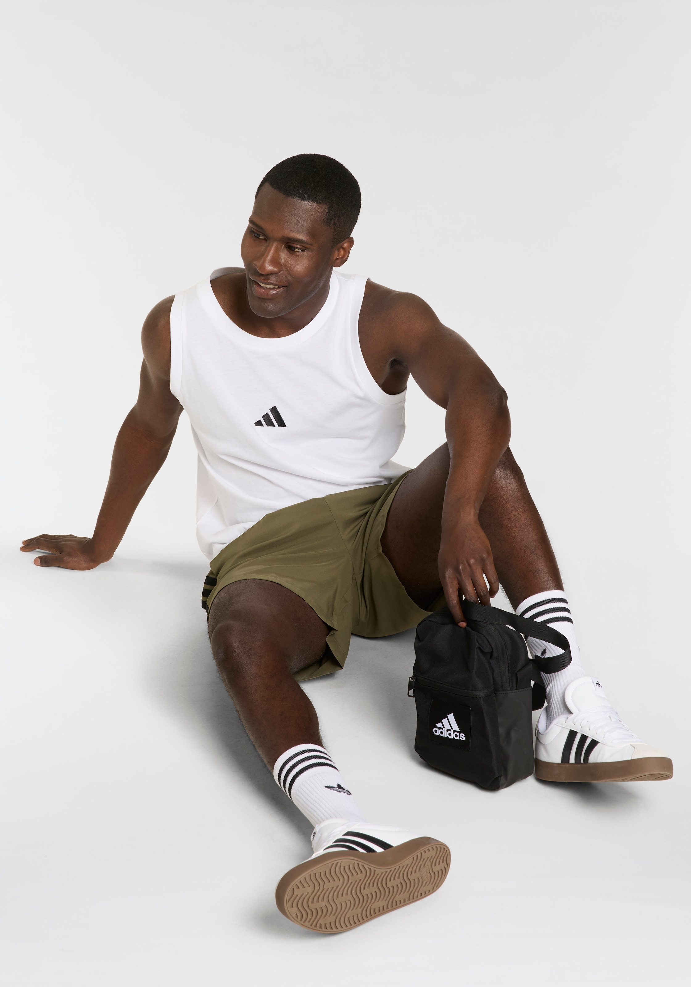 adidas Sportswear Tanktop »ESSENTIALS SMALL LOGO« ohne Verschluss, aus Baumwolle, normale Länge