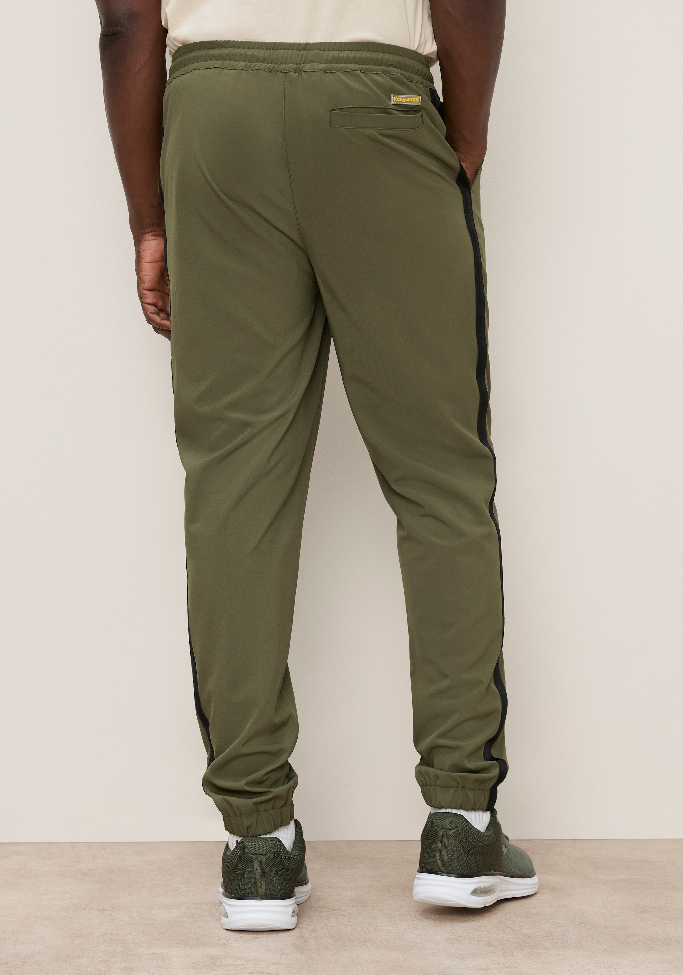 KangaROOS Pantalon de jogging  coupe slim, avec jambe étroite, aussi en grandes tailles