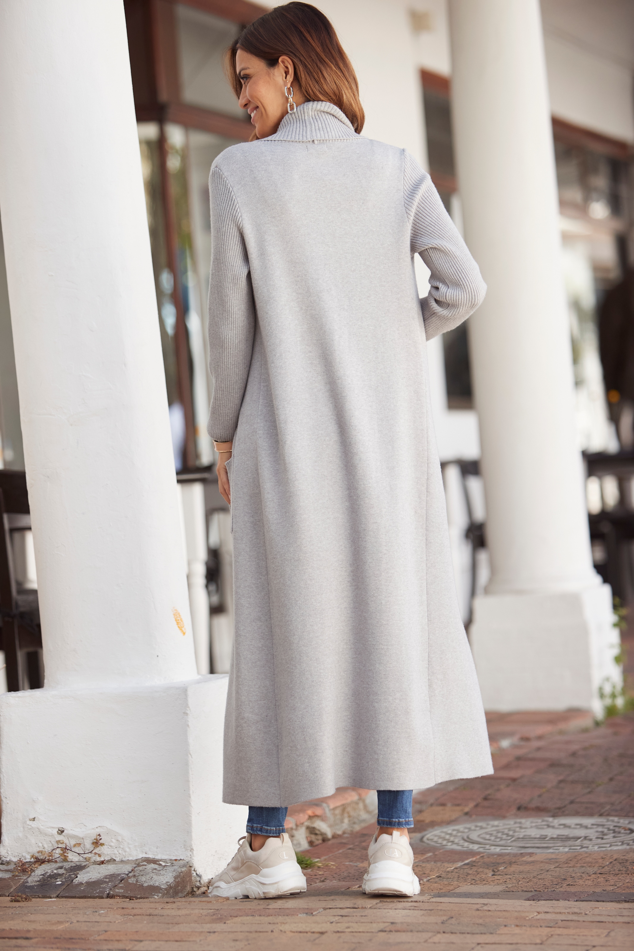 LASCANA Longstrickjacke mit Rippstrickdetails und Taschen, lässiger Strickmantel