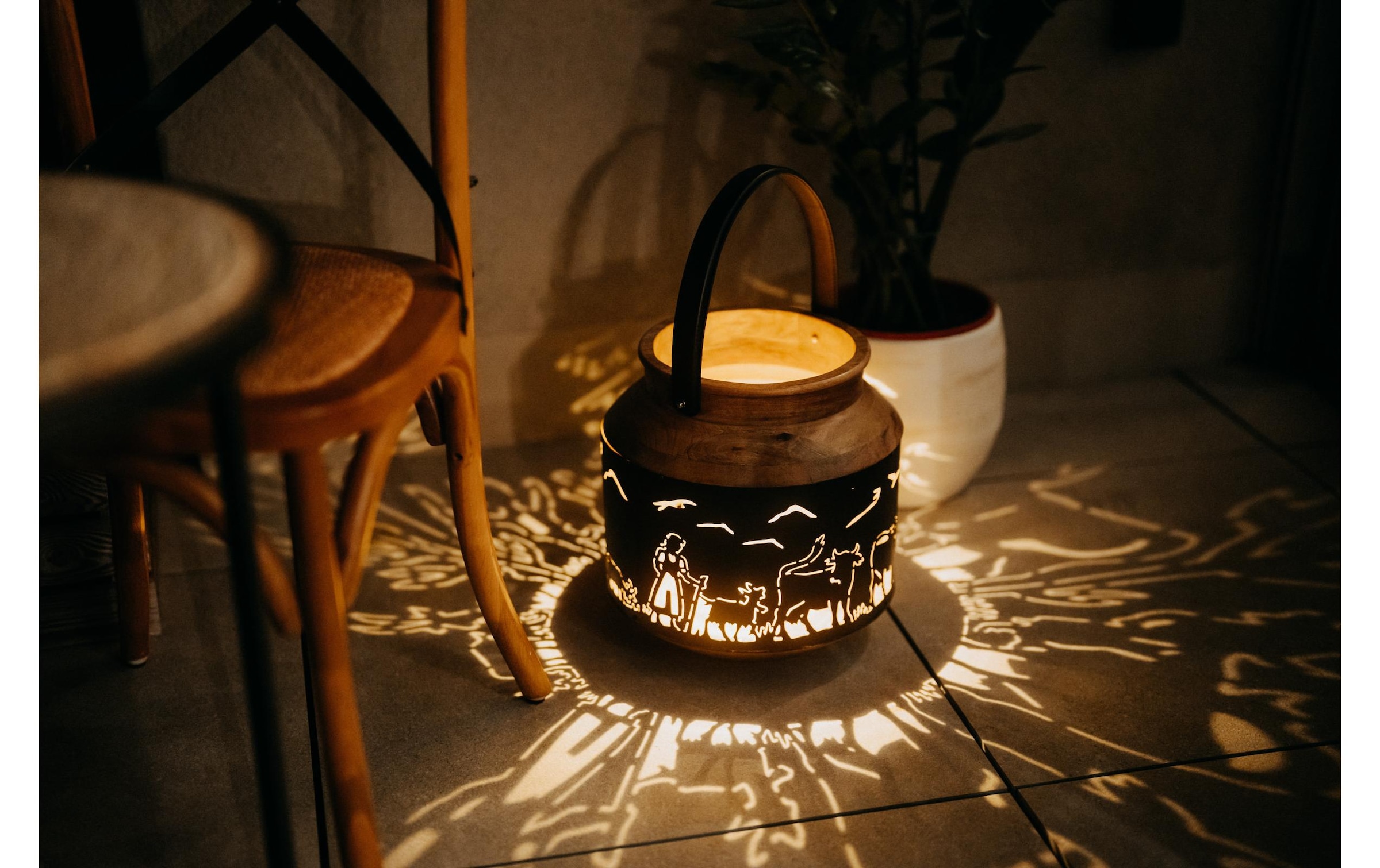 Kadastar Kerzenlaterne »Alpaufzug Familie« Laterne Scherenschnitt