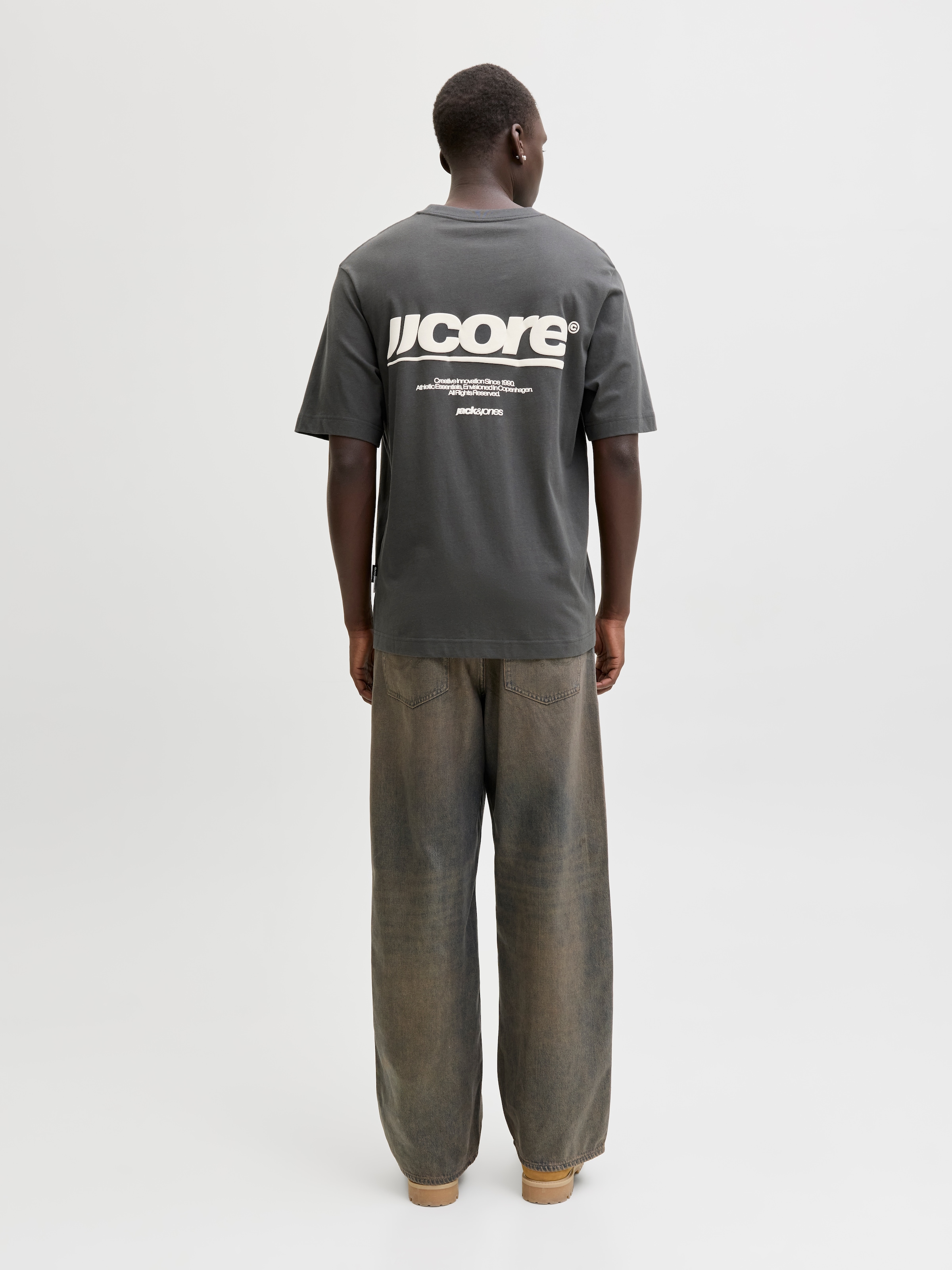 Jack & Jones T-shirt »JCOCLUB BACK TEXT PRNT TEE SS CREW SN« mit Print