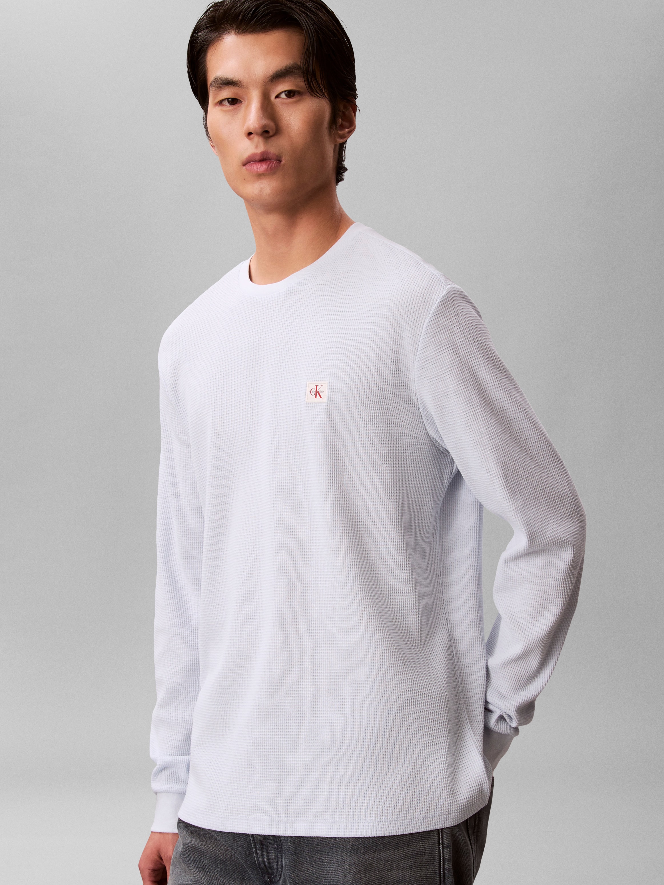Calvin Klein T-shirt à manches longues »LS WAFFLE BADGE CREWNK TEE« avec encolure ronde