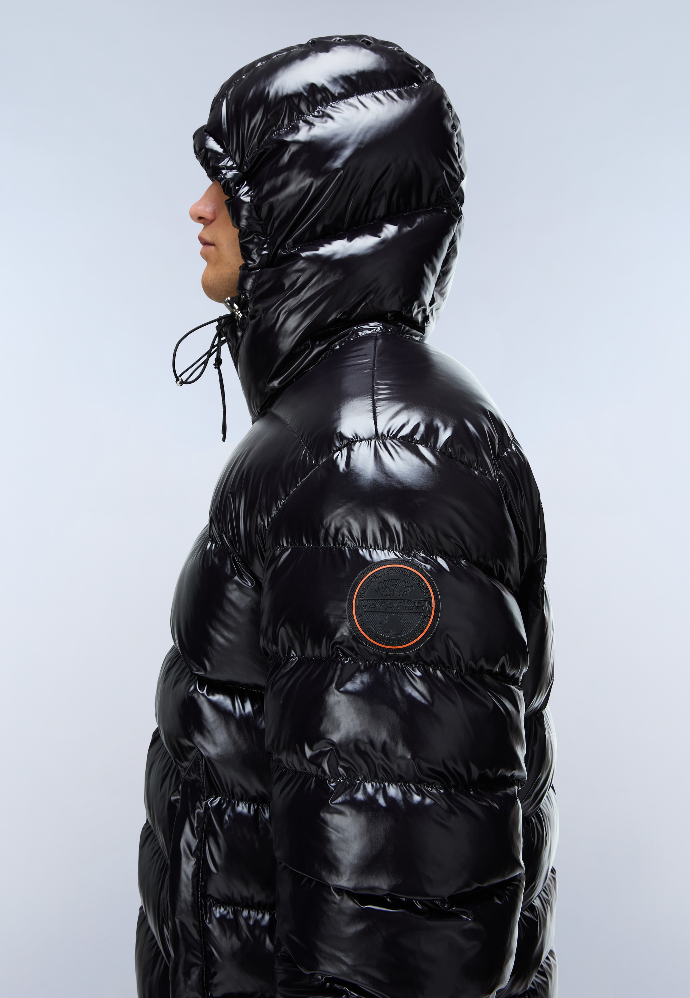 Napapijri Steppjacke »A-TEREZ SHINY BLACK BEAUTY« mit markanter Steppung, aus Polyamid, auch in grossen Grössen