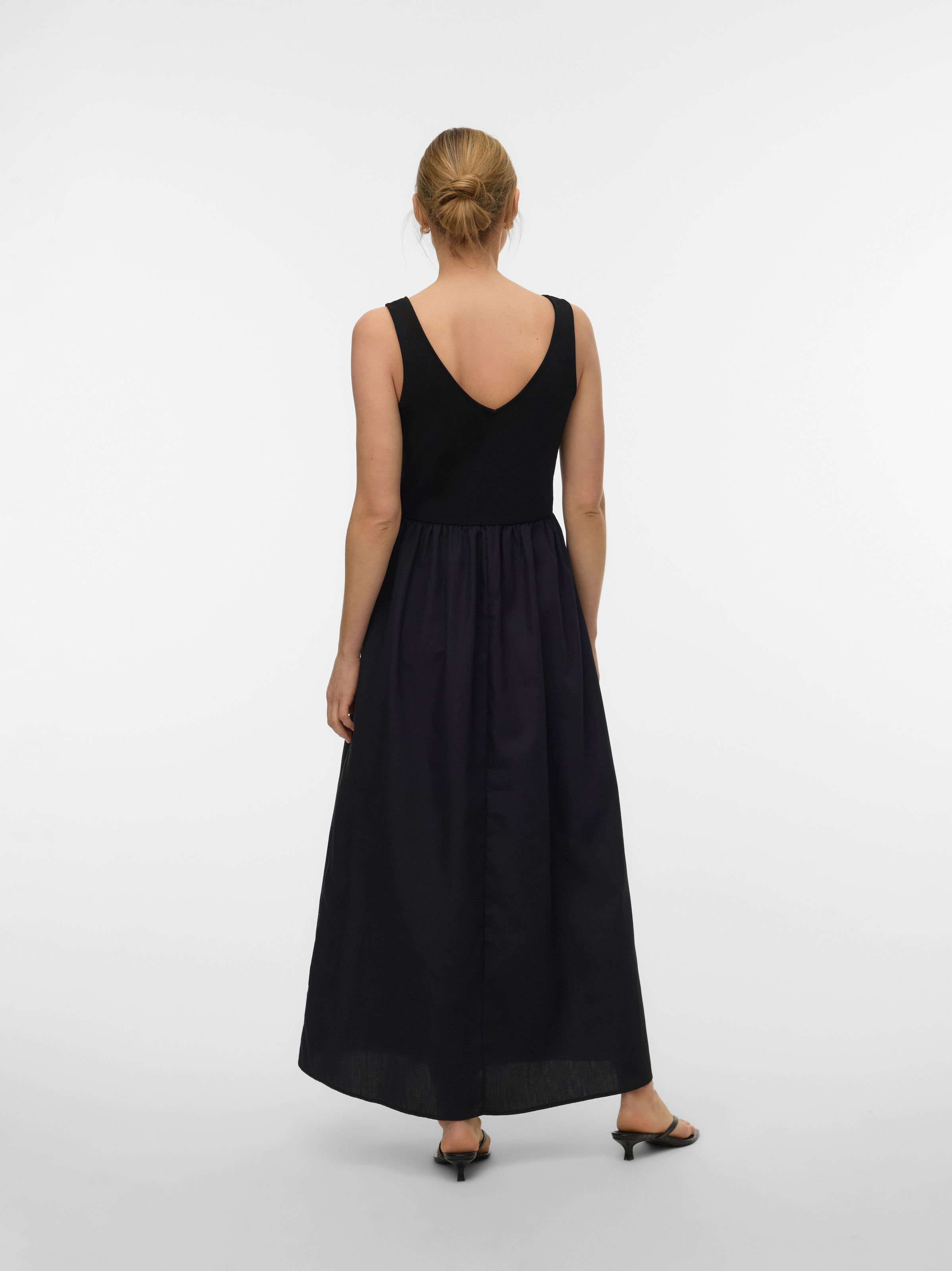 Vero Moda Robe à bretelles »VMVALLY SL LONG DRESS JRS NOOS« Mélange de matières, coupe ample, col en V