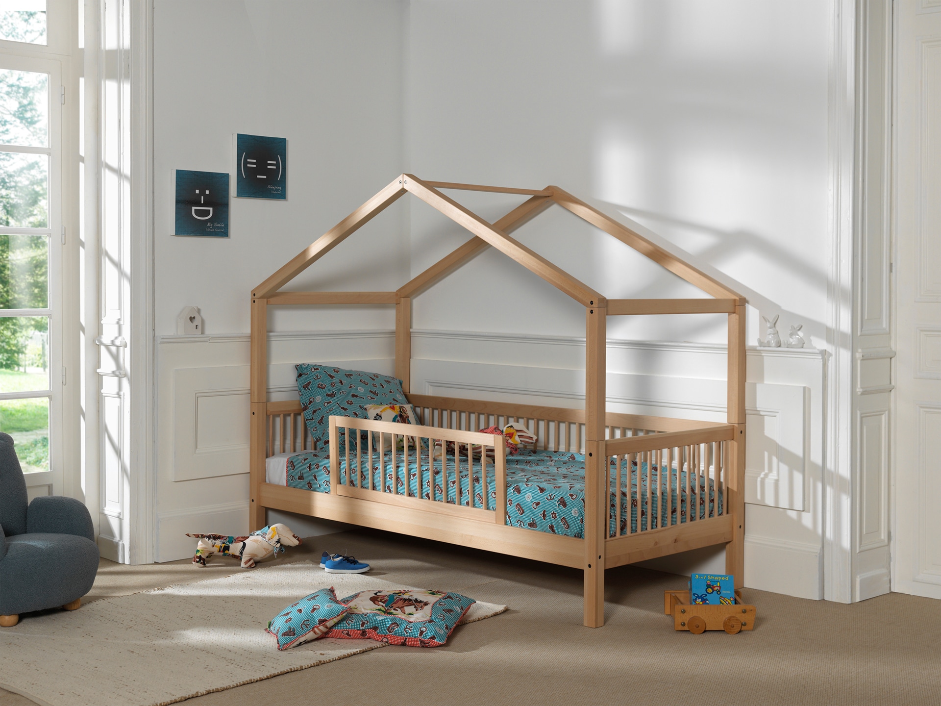 Vipack Lit de maison »Forrest mit hochwertiger und stabiler Verarbeitung, Made in Europe« Hêtre massif naturel, 90/200 cm, avec sommier à lattes roulantes bois massif,  au choix sans ou avec ciel de tissu ou protection anti-chute