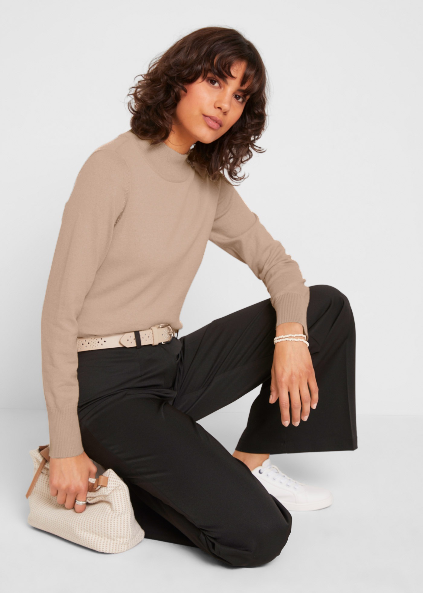 bonprix Pull en tricot aus Strickmaterial, atmungsaktiv, pflegeleicht, mit Stehkragen