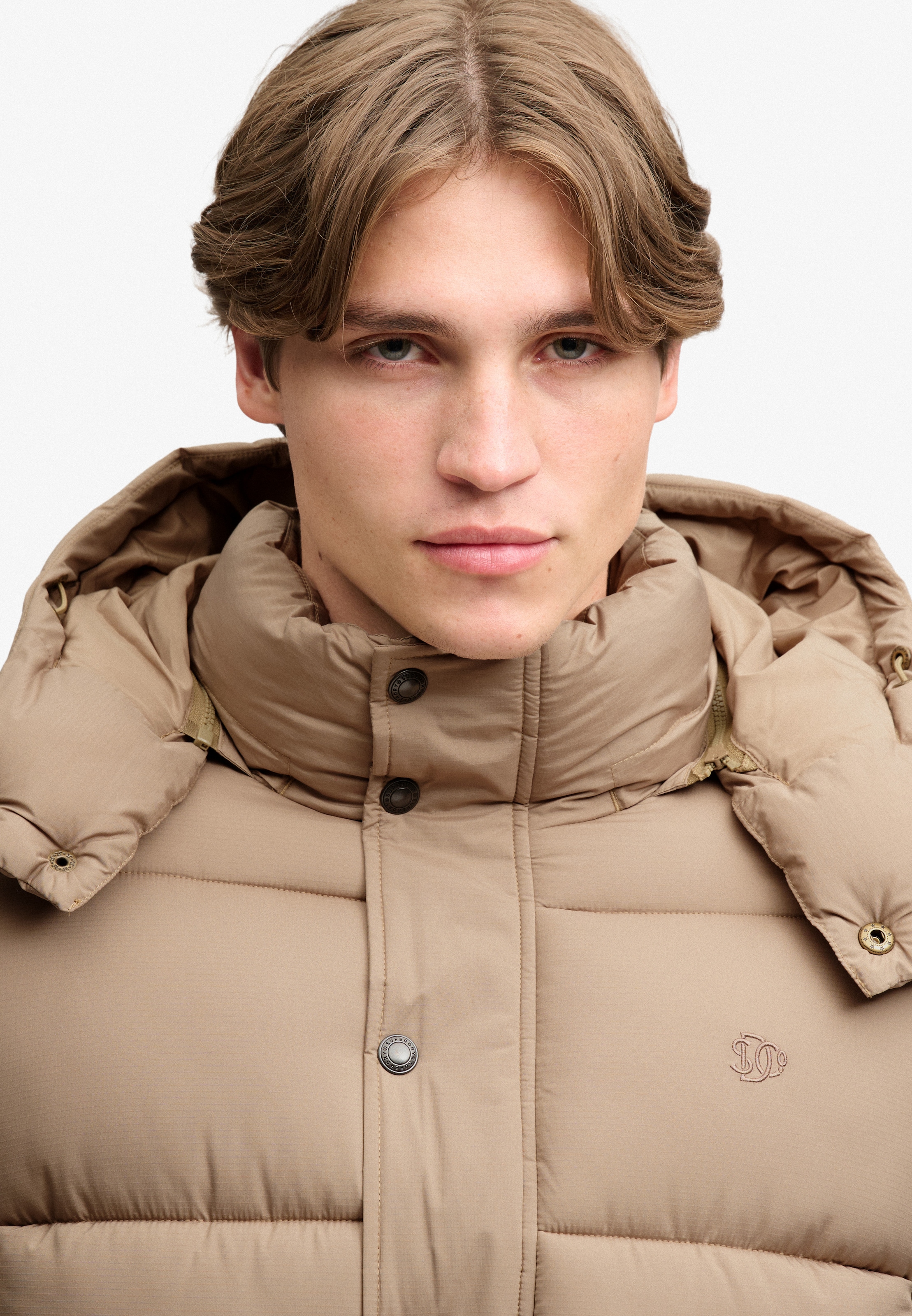 Superdry Veste matelassée »PREMIUM RIPSTOP PUFFER JKT« avec capuche fibre synthétique, coupe décontractée