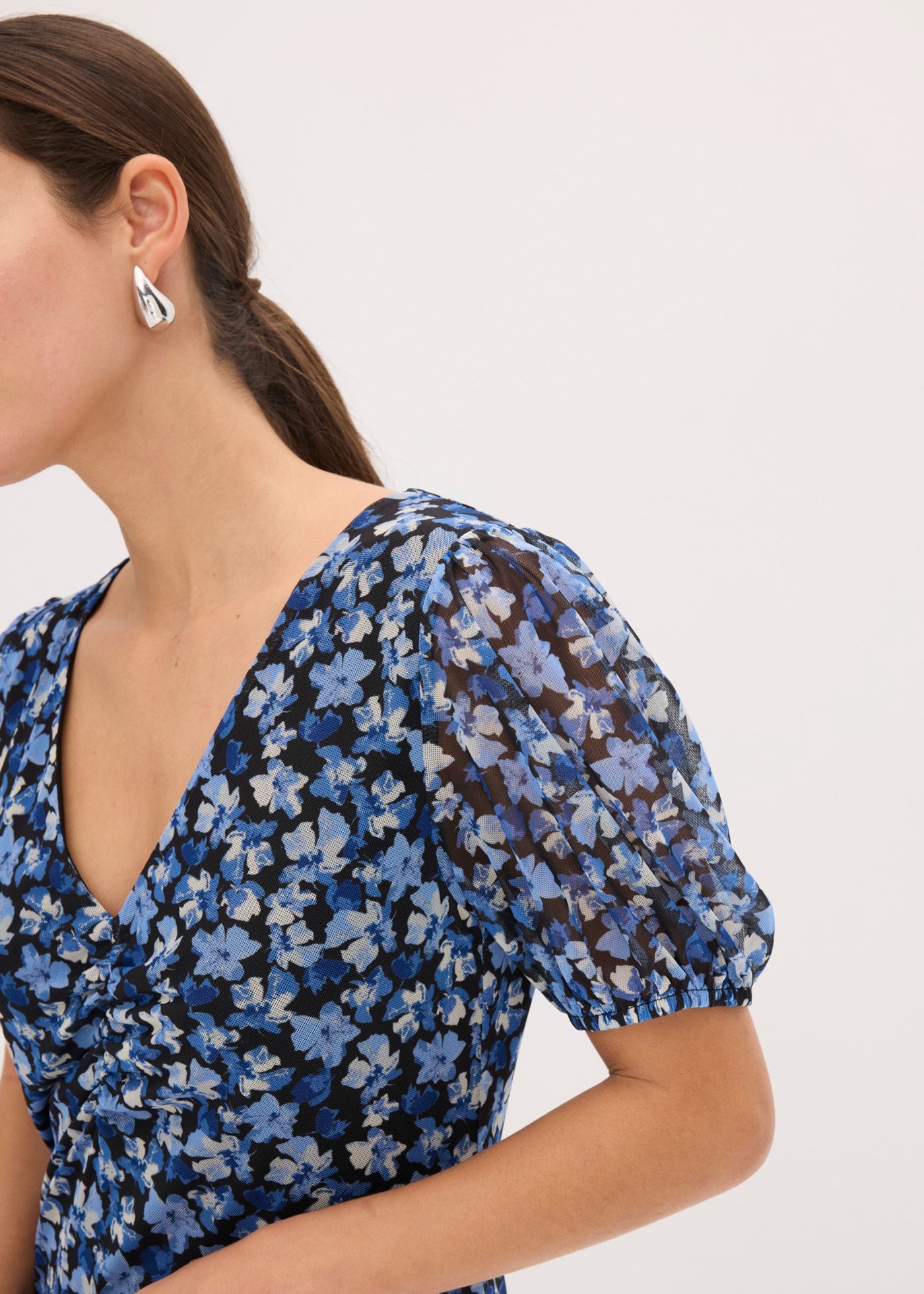 bonprix Robe midi robe midi en mesh féminine, avec fronces devant, coupe regular fit