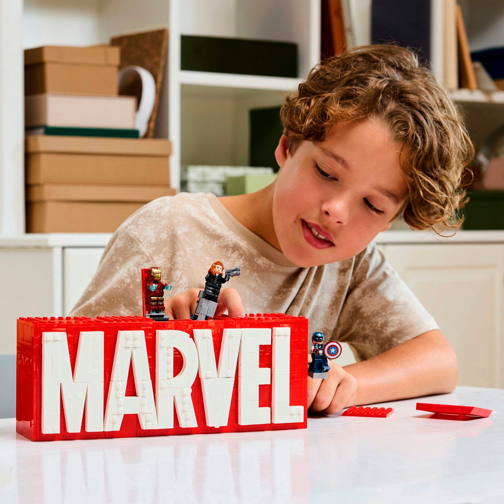 LEGO® Konstruktionsspielsteine »MARVEL Logo & Minifiguren (76313), LEGO Super Heroes« Made in Europe
