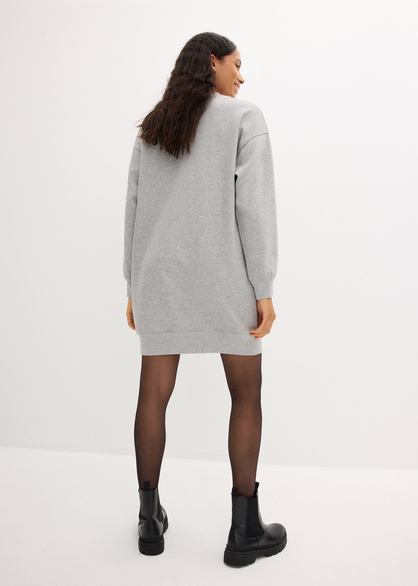 bonprix Robe en sweat »Oversized Sweatkleid« Sans poches für den Alltag, dickeres Material, Oversize-Passform
