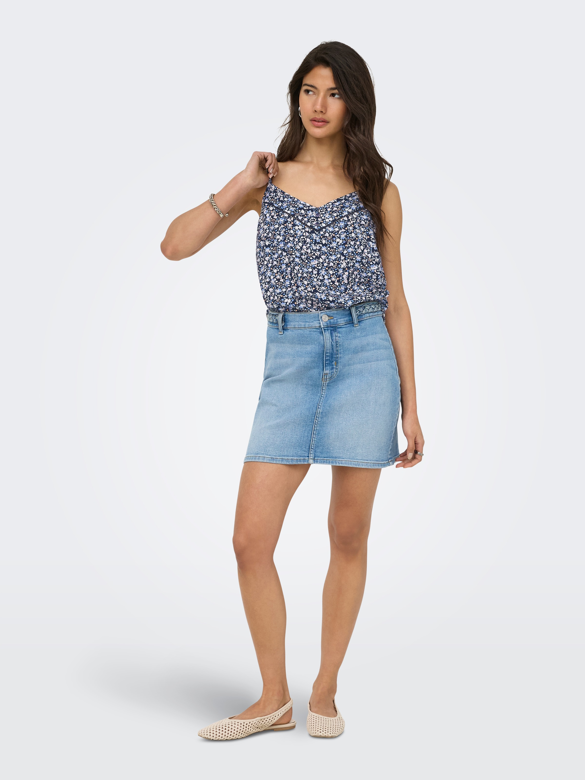 ONLY Top à bretelles spaghetti »ONLNALA LIFE SINGLET WVN NOOS« viscose, coupe régulière, encolure en V