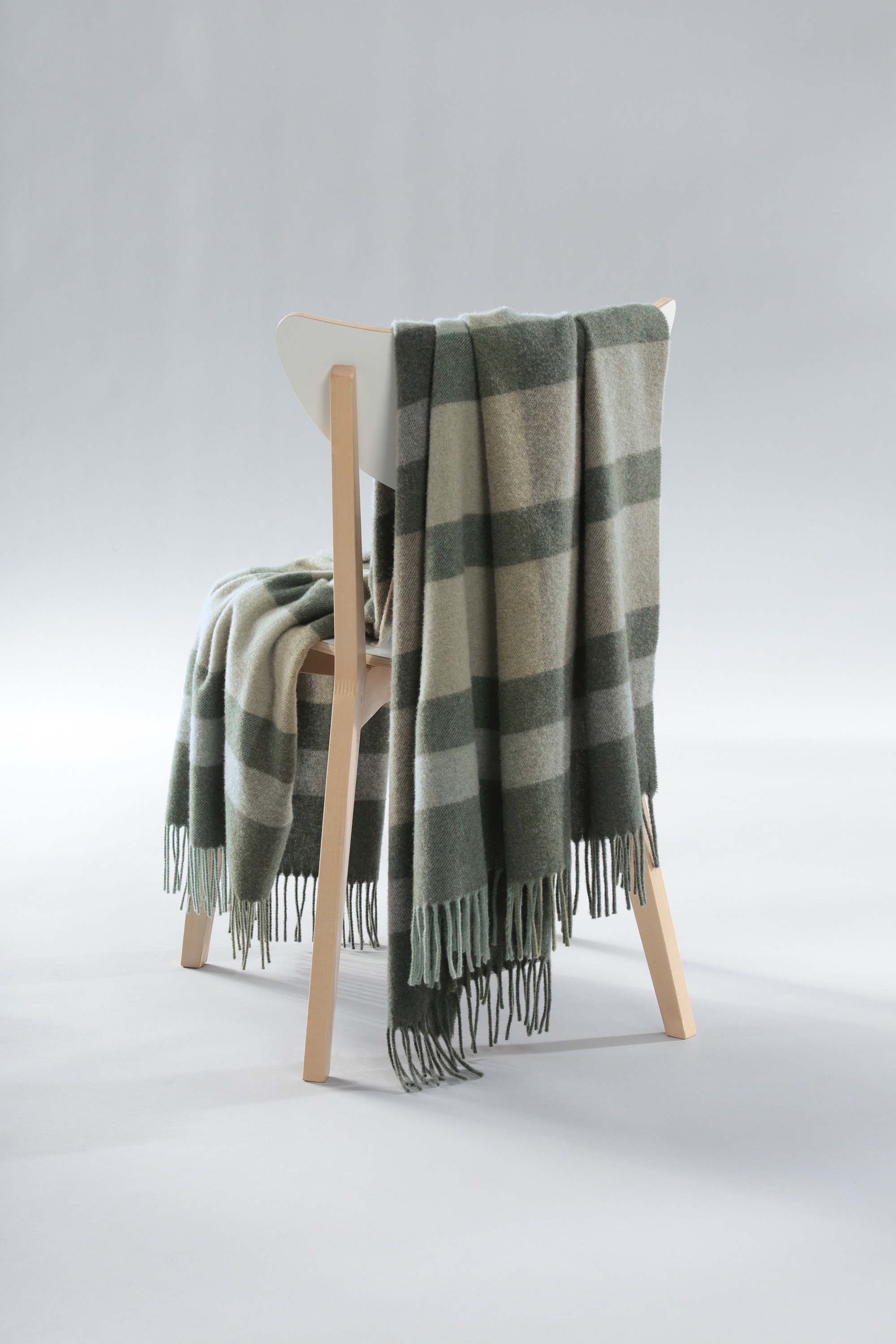 Biederlack Plaid »Moss Charming mit hochwertigen Fransen« Wolle-Kaschmir-Mix