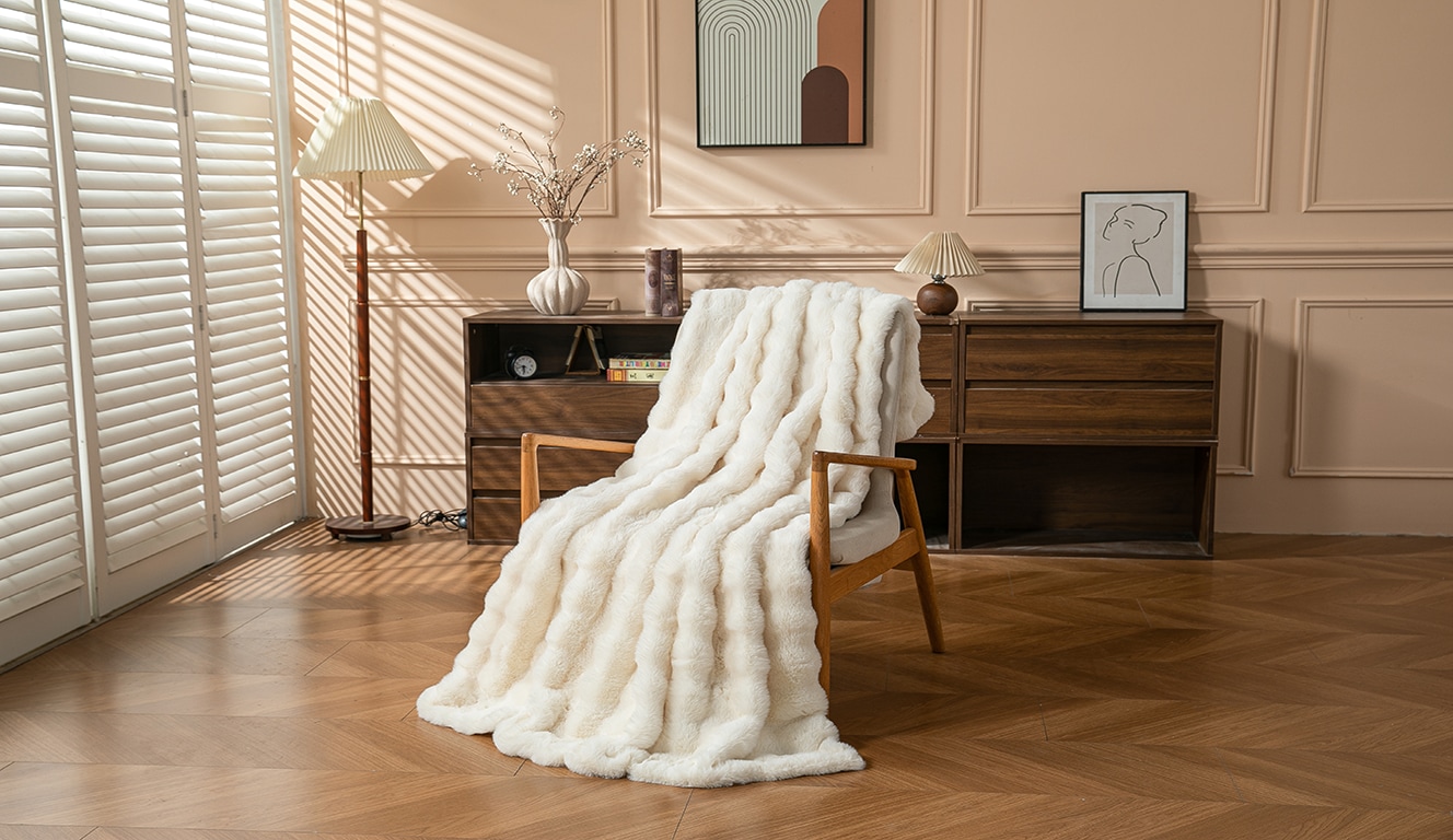 GOODproduct Wohndecke »Briee Premium 550g/m², hochwertig, flauschige Decke, maximaler Komfort« Decke mit Fell-Optik, bubble, unifarben, hochwertige Qualität 550g/m²