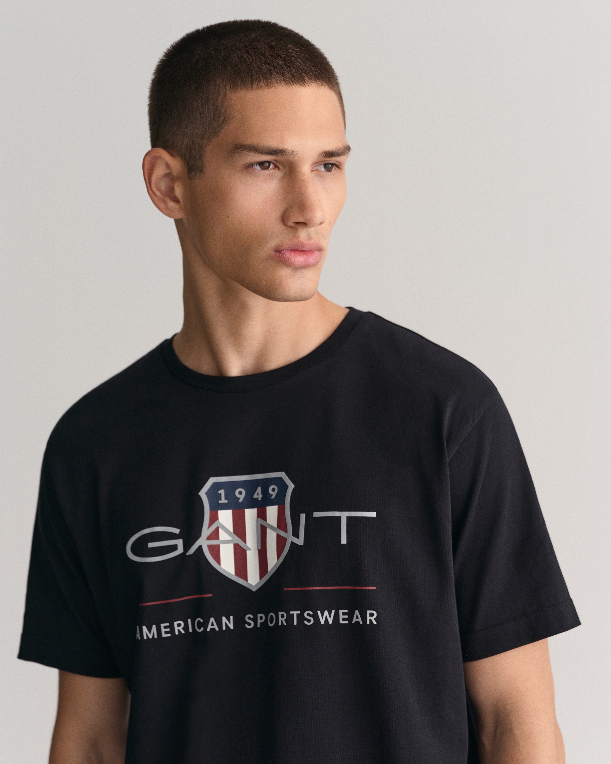Gant T-shirt »REG ARCHIVE SHIELD SS T-SHIRT« avec impression logo sur la poitrine