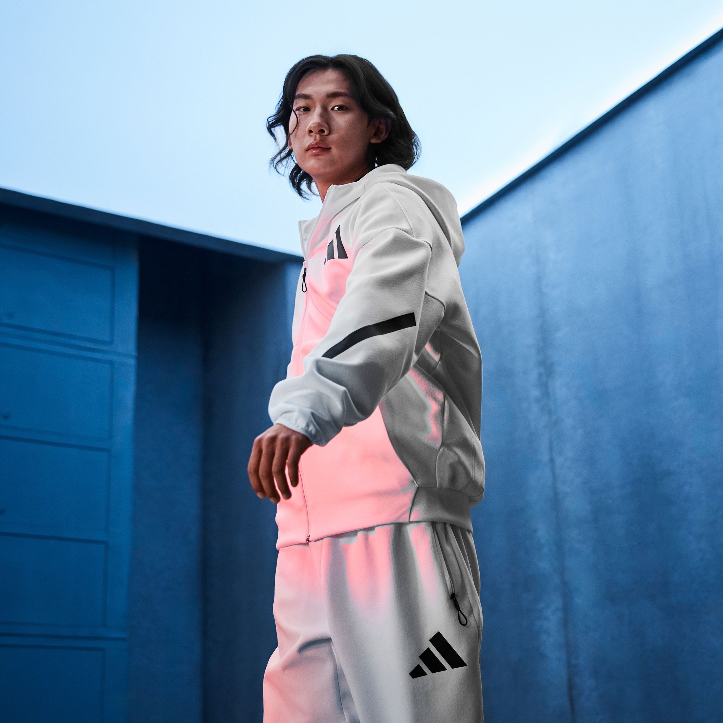 adidas Sportswear Kapuzensweatshirt »NEW ADIDAS Z.N.E. ZIP-HOODIE«, für sportliche Aktivitäten, aus Polyester und Baumwolle
