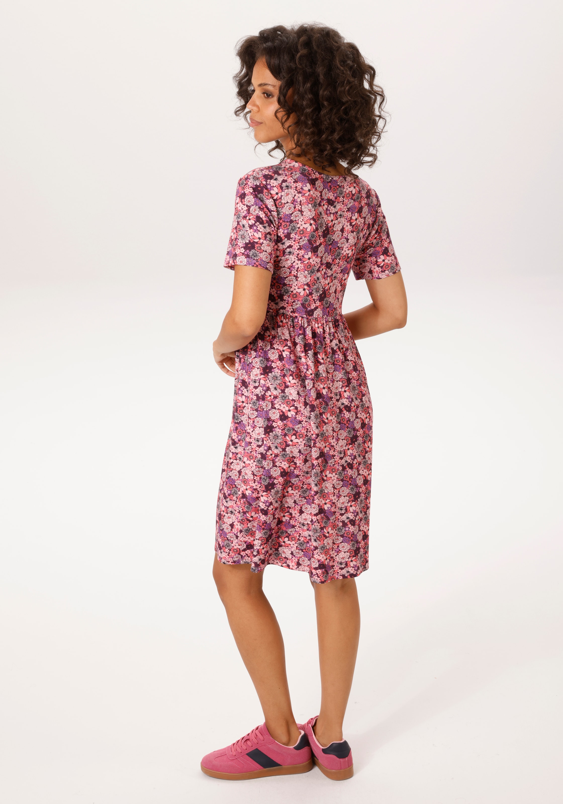 Aniston CASUAL Robe d'été allover mit grafischen Blüten bedruckt - NEUE KOLLEKTION