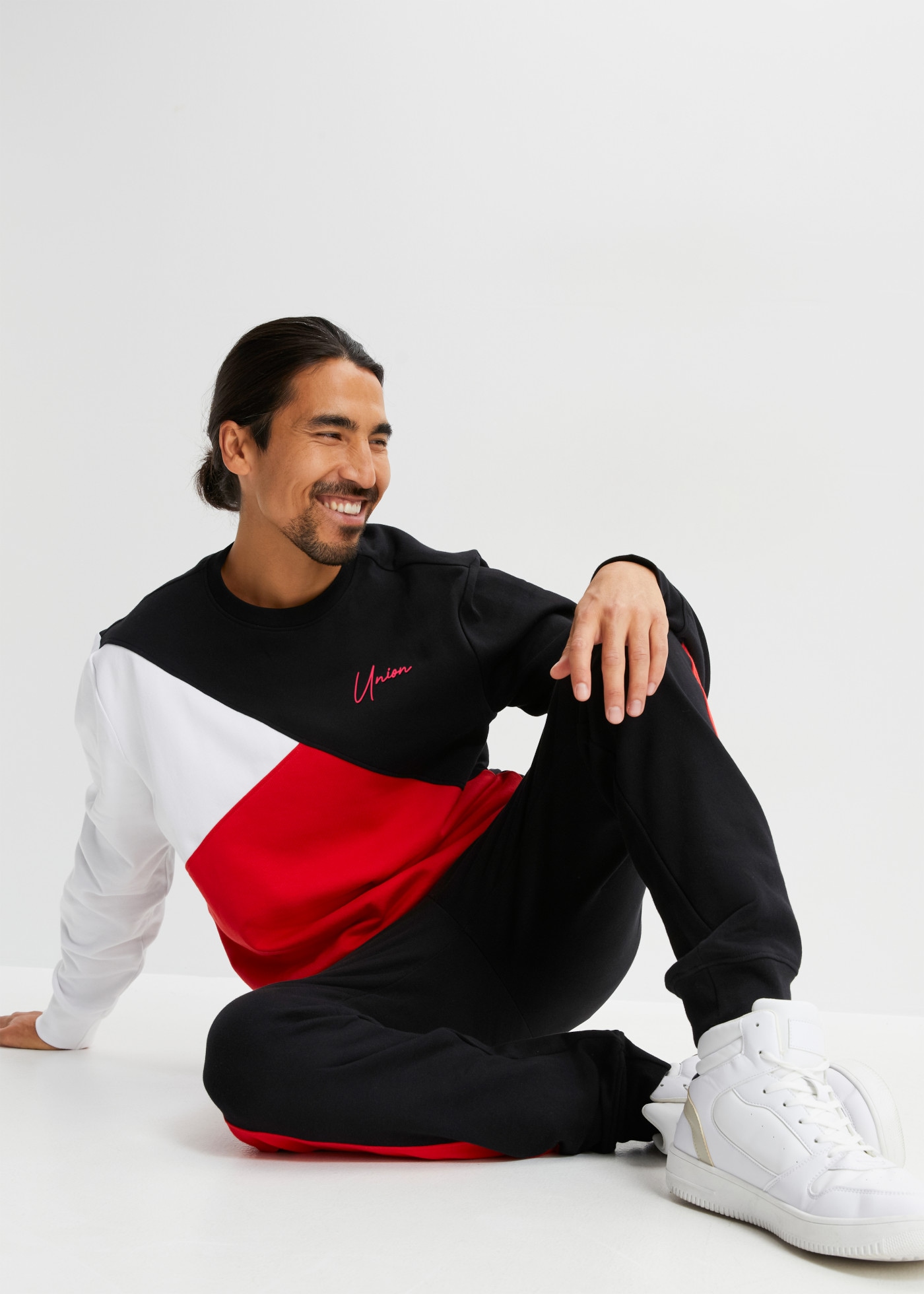 bonprix Jogging de bonprix, composé d'un sweat-shirt col rond et d'un jogging