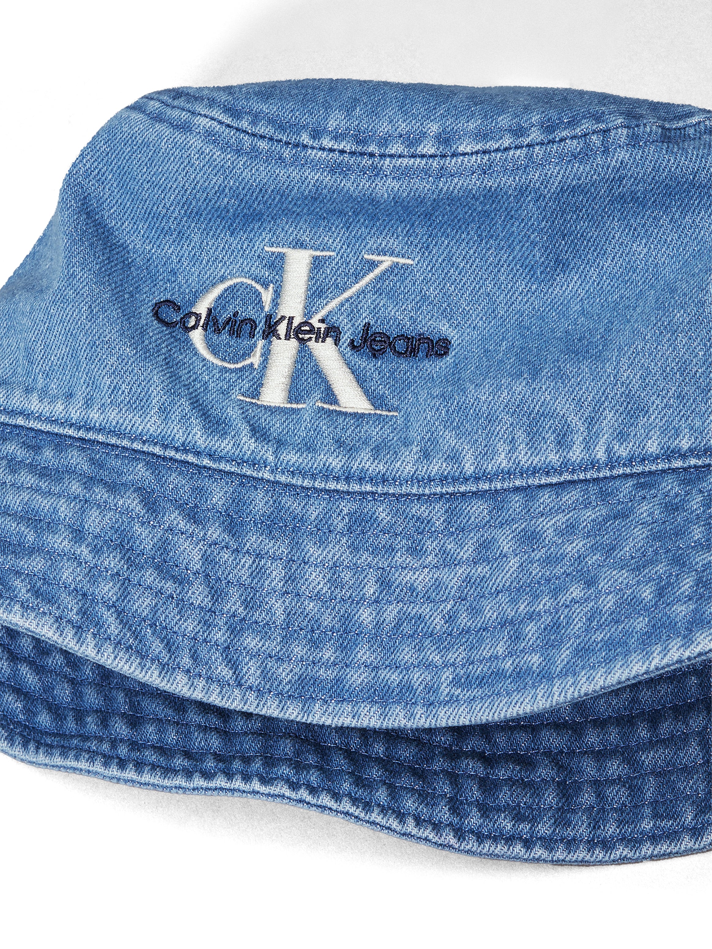 Calvin Klein Chapeau de pêcheur »MONOLOGO EMBROIDERY DENIM BUCKET« Mit Markenlabel auf der Vorderseite