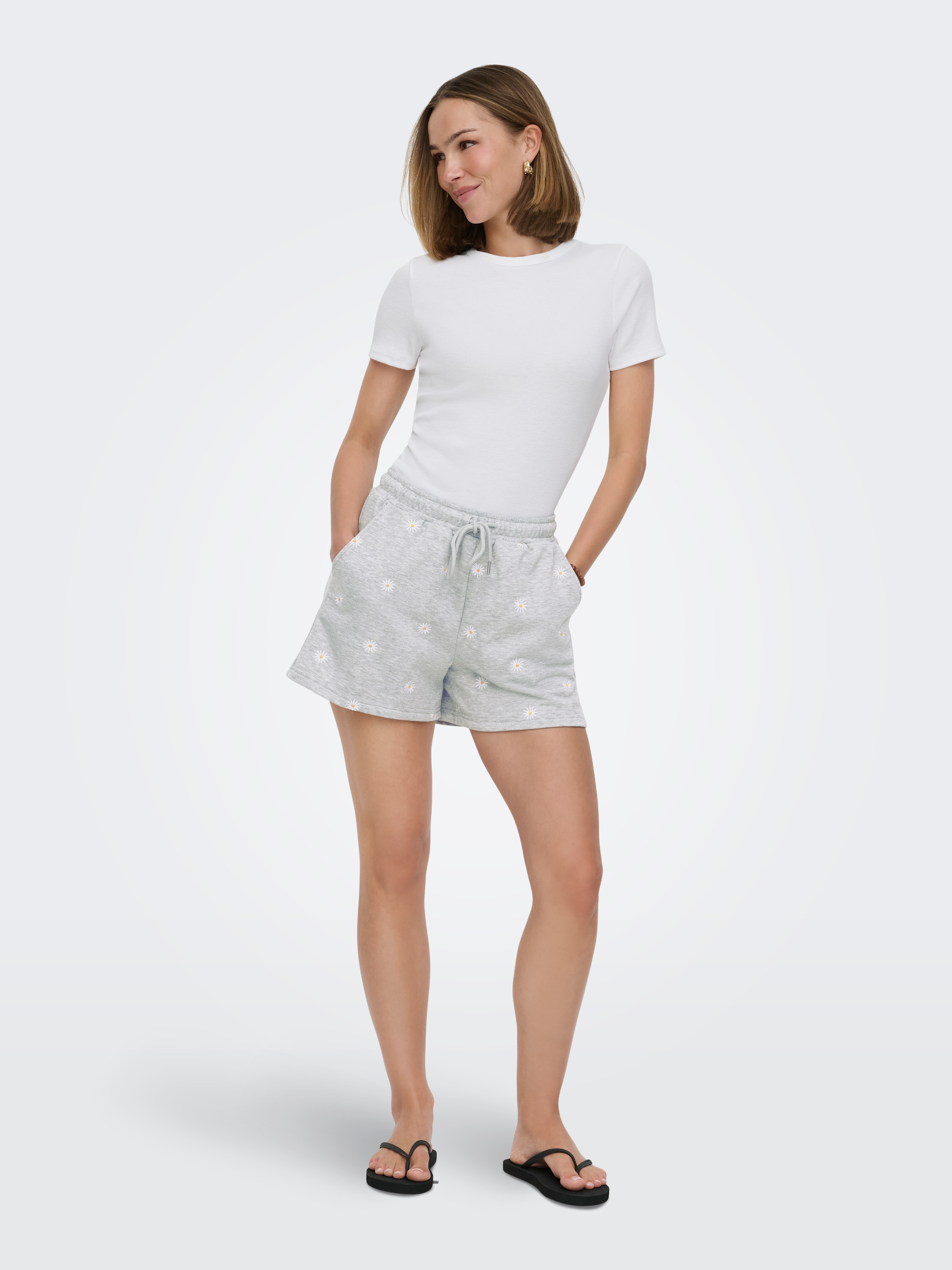 ONLY Sweatshorts »ONLLUNA BERMUDA SHORTS UB SWT«  Polyester, coupe régulière