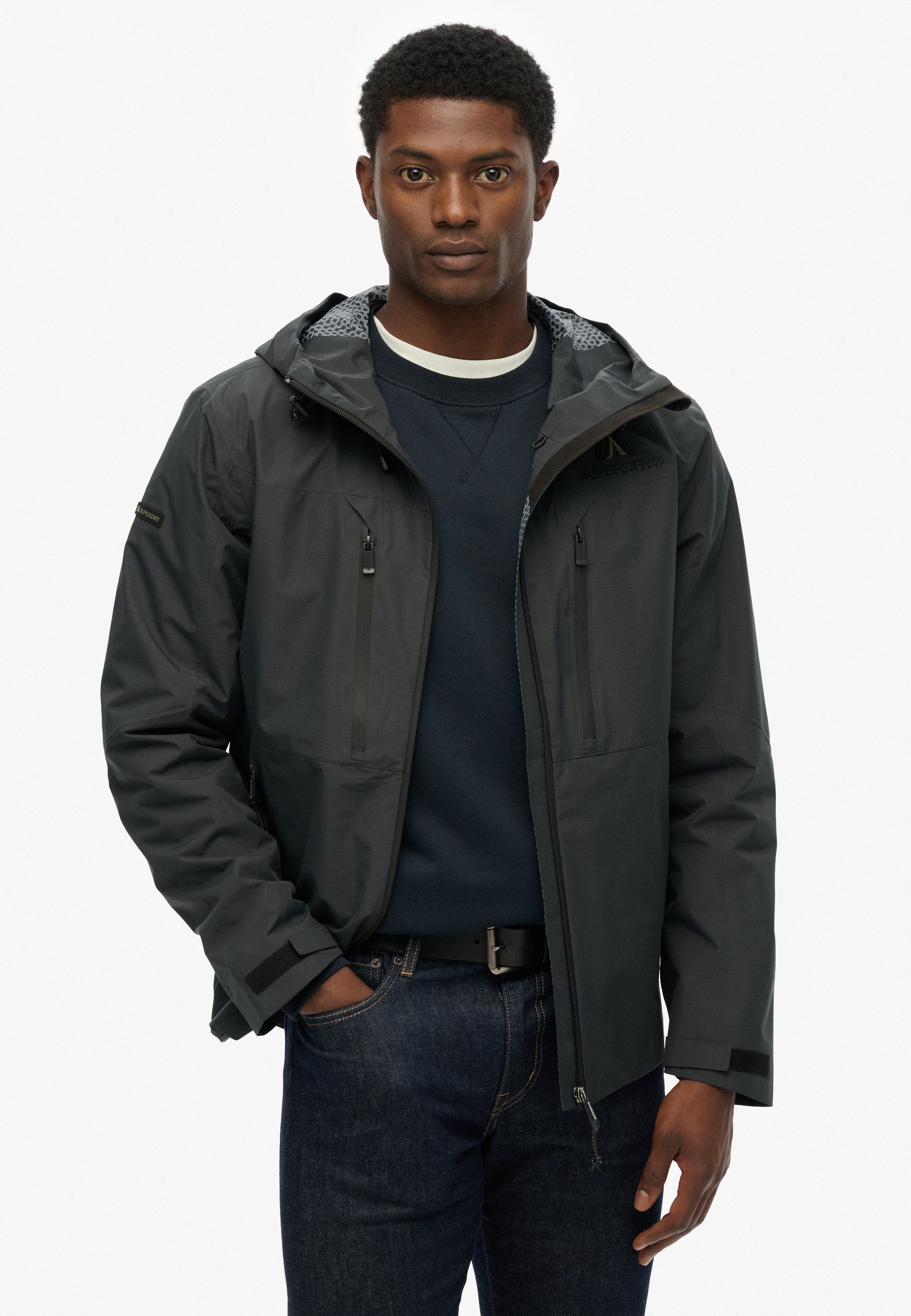 Superdry Outdoorjacke »WATERPROOF JACKET« mit Kapuze Wasserdicht (Säule wird nachgereicht)