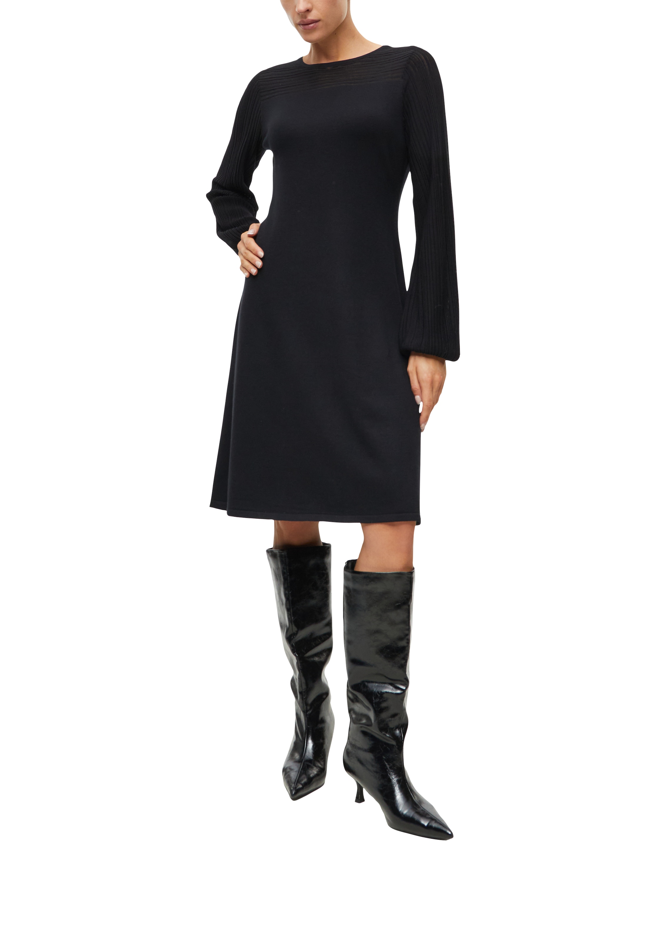 s.Oliver BLACK LABEL Robe en tricot mit Langarm, in knieumspielender Länge, atmungsaktiv, elastisch
