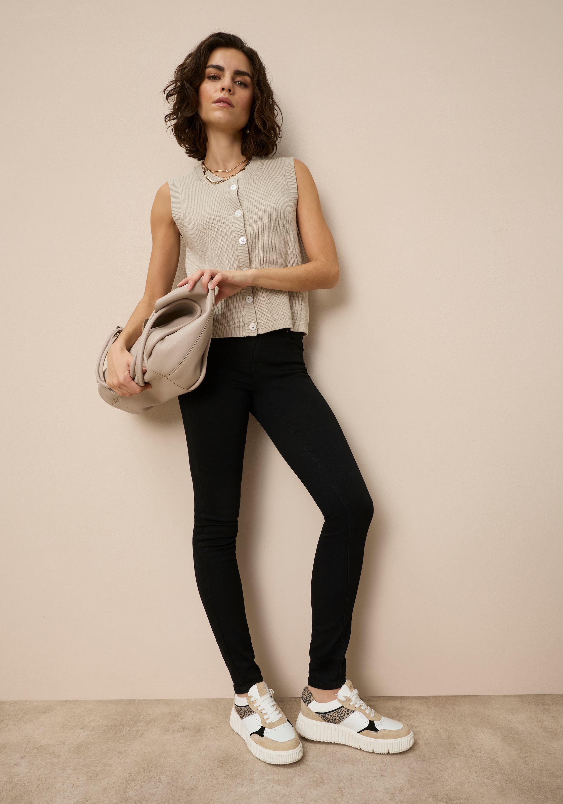 Tamaris Skinny-fit-Jeans »aus bequemen Stretch-Denim« schmale Beinweite, mit Gürtelschlaufenbund, mit Metallreissverschluss