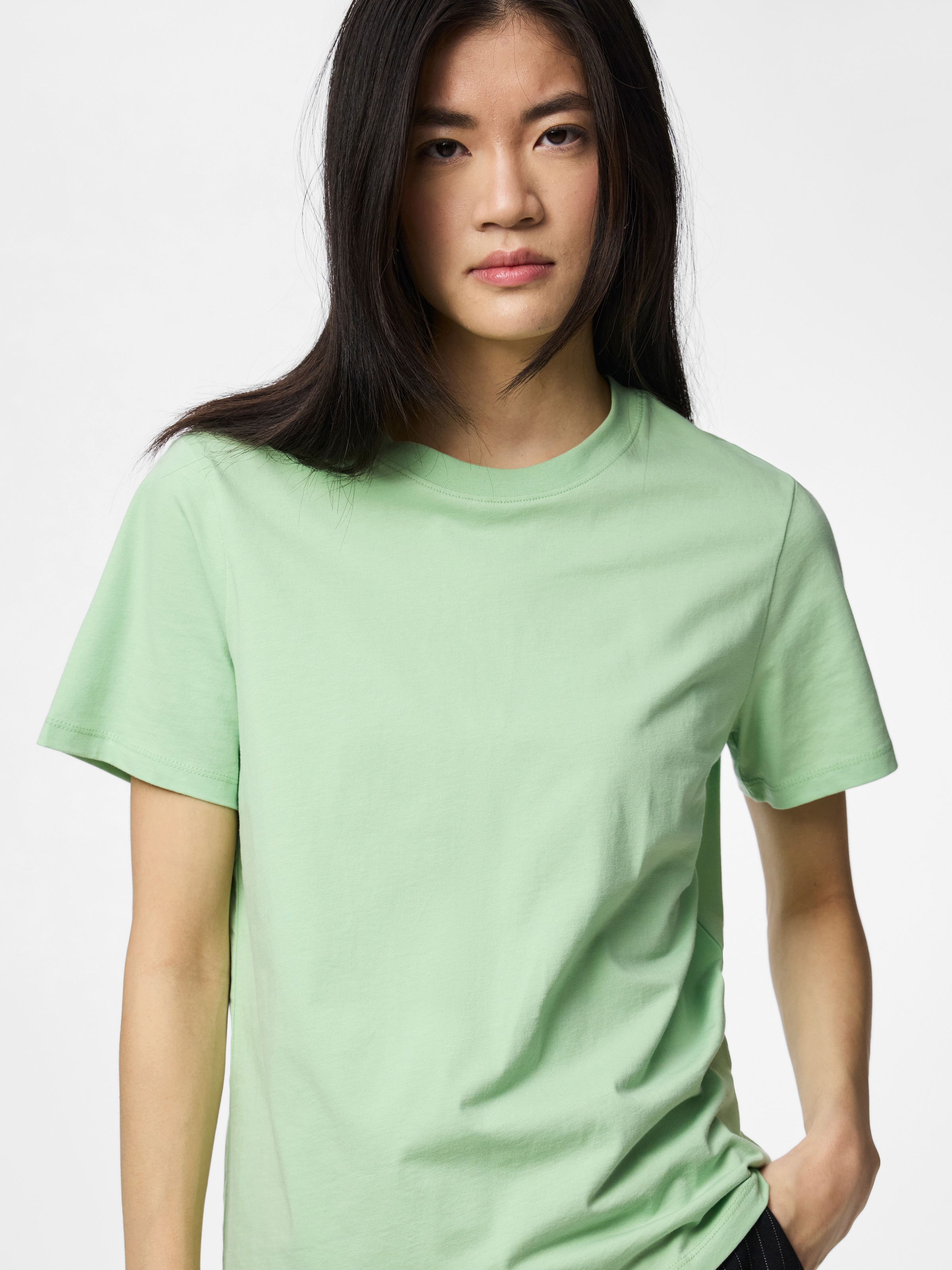 pieces Rundhalsshirt »PCRIA SS SOLID TEE NOOS BC« Baumwolle, regular fit