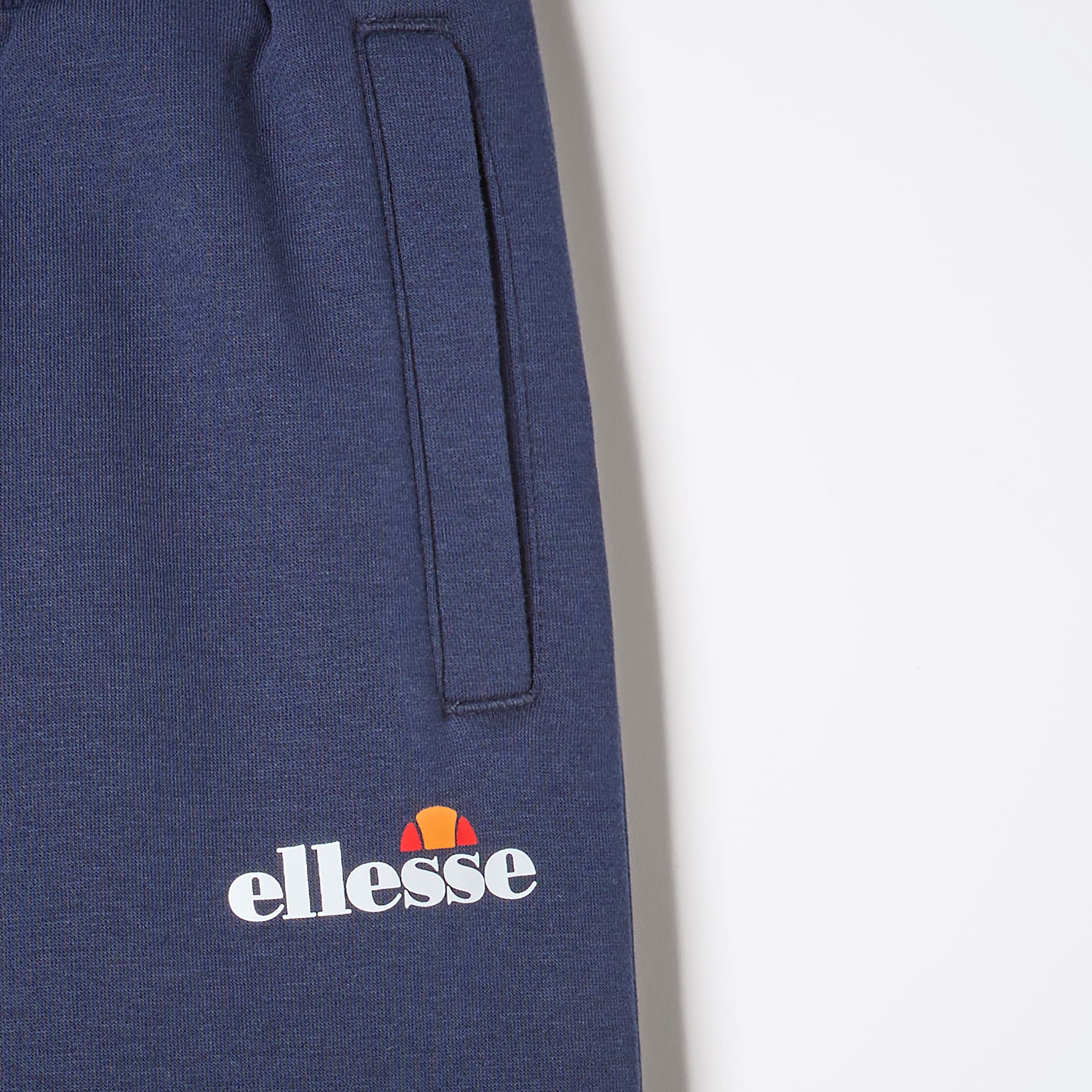 Ellesse Jogging »CHIVASSO JOG SUIT« sportlicher Stil, bequeme Passform, für aktive Freizeit und Bewegung
