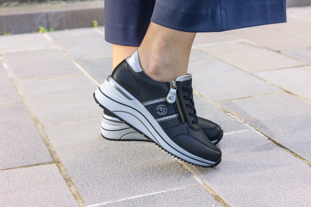 Remonte Keilsneaker  , Freizeitschuh, Halbschuh, Schnürschuh mit Metallic-Kontrastbesätzen