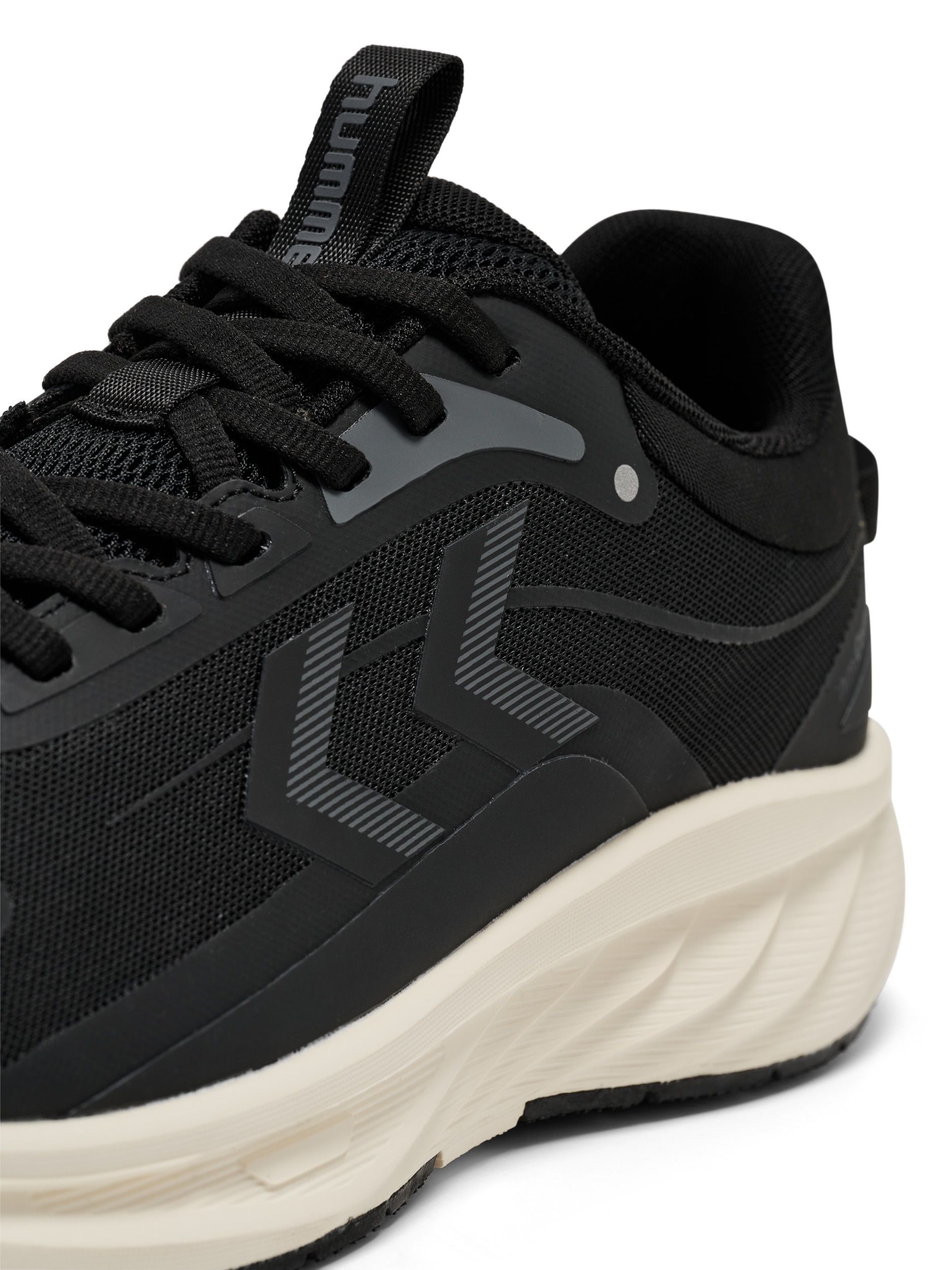 hummel Sneaker »FOCUS 8000«  atmungsaktives Obermaterial, hoher Dämpfungsgrad, Schnürung