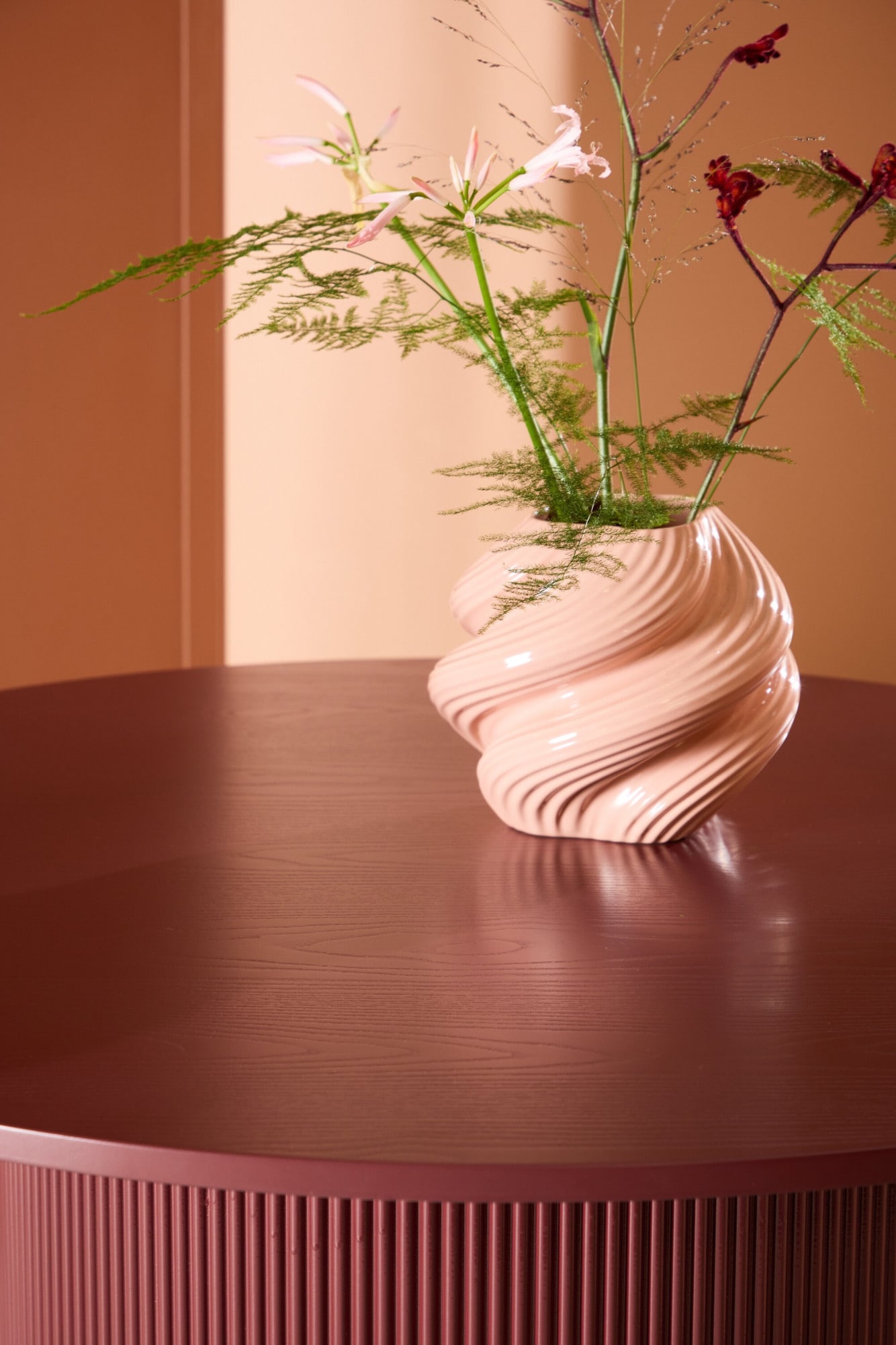 Venture Home Table de salle à manger »Lenox, runder Esstisch in tiefem Bordeauxrot, kraftvoll, Ø 110 cm« table à manger, MDF, bordeaux uniforme, ronde, moderne, élégante