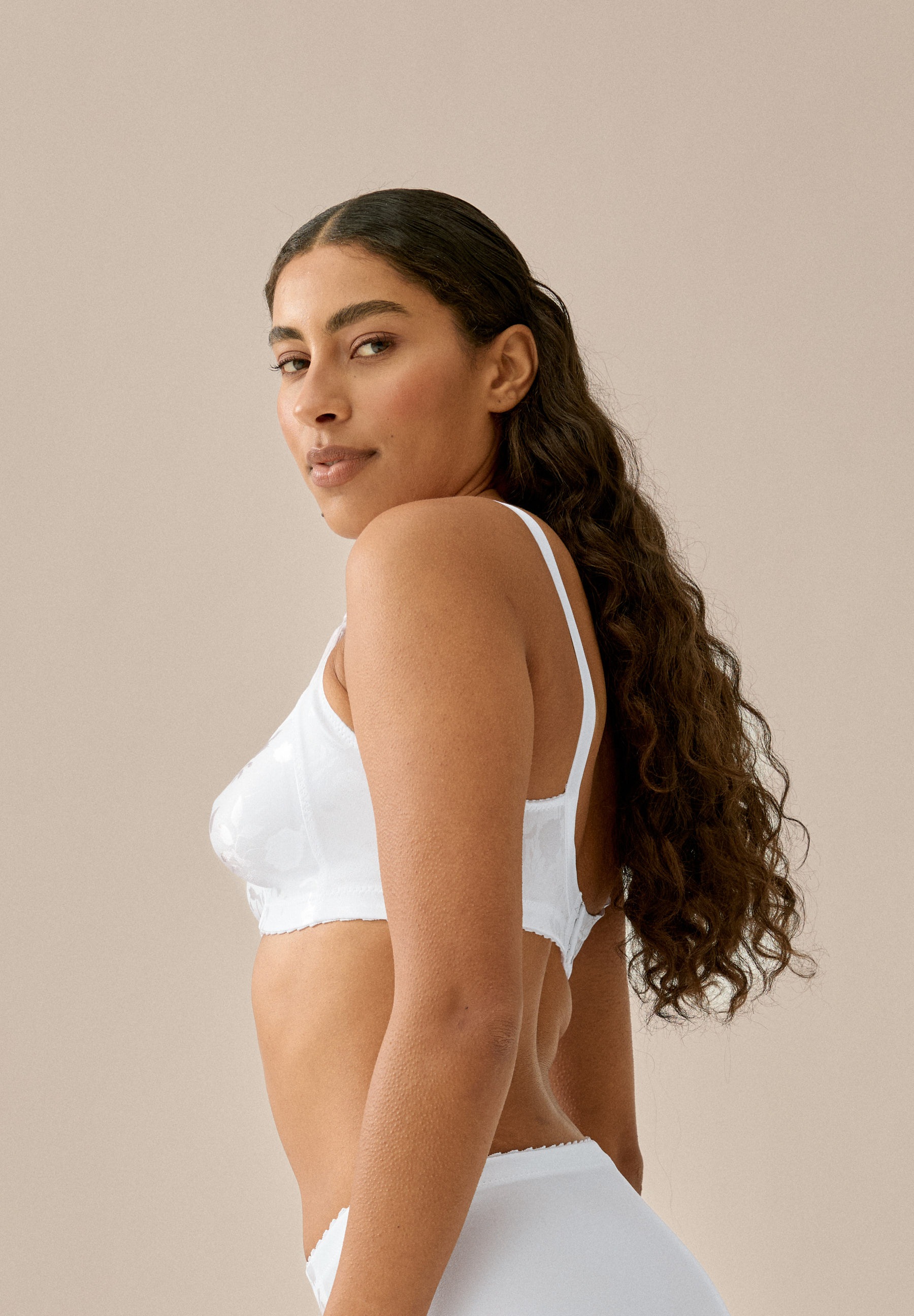 Naturana Soutien-gorge minimisant »Minimizer« 1 cuis Effet gainant, larges bretelles, féminin, sans armatures, satin, motif floral