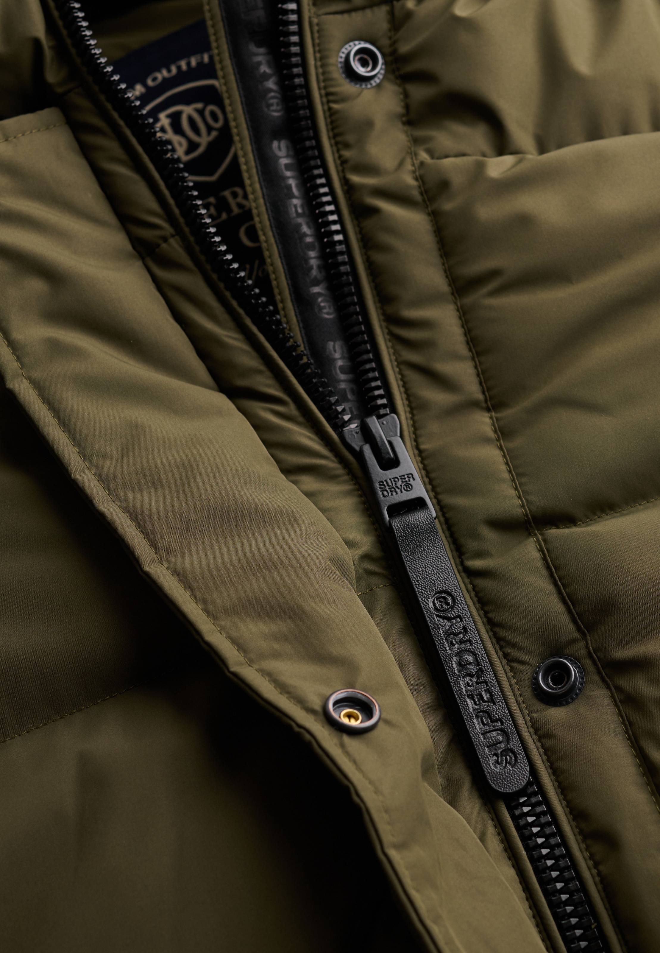 Superdry Veste matelassée »HOODED SPORTS PUFFER MID JKT« fibre synthétique, coupe décontractée