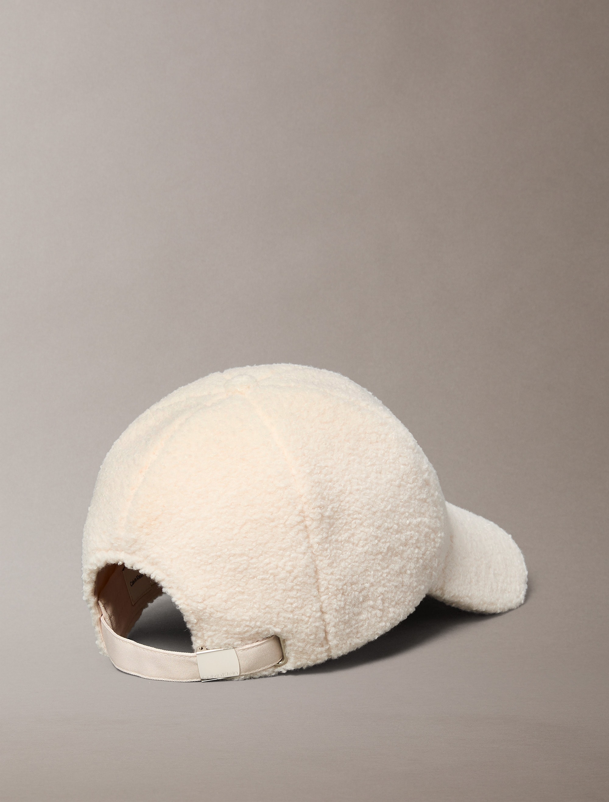 Calvin Klein Casquette de baseball »BOUCLE w PATCH CAP« Mit festem Schirm