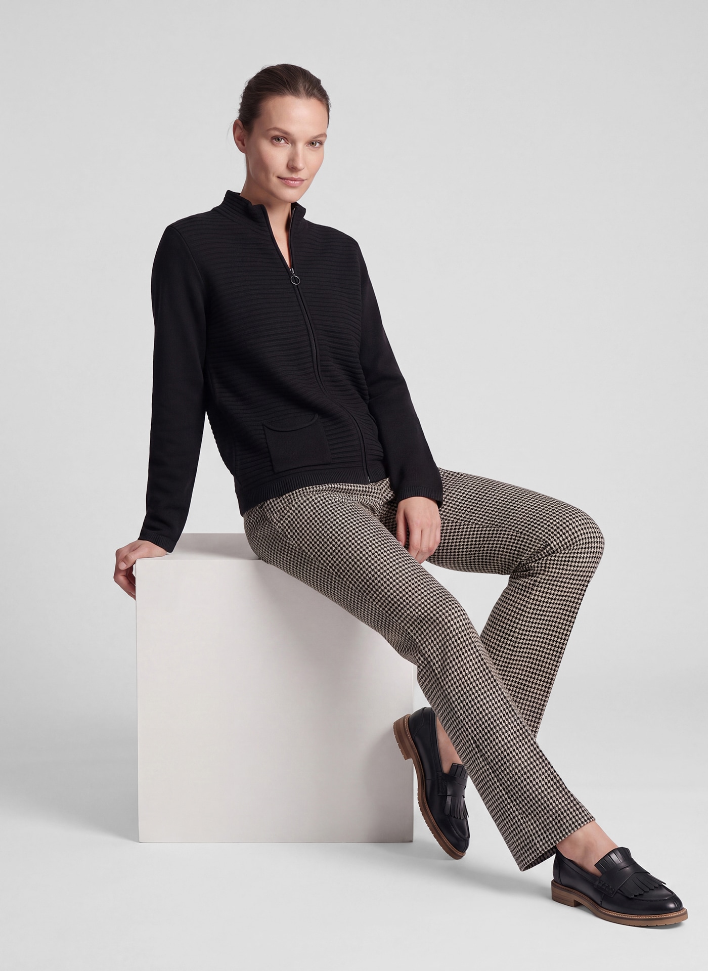 Rabe Veste en tricot avec structure fine et col montant / fermeture éclair