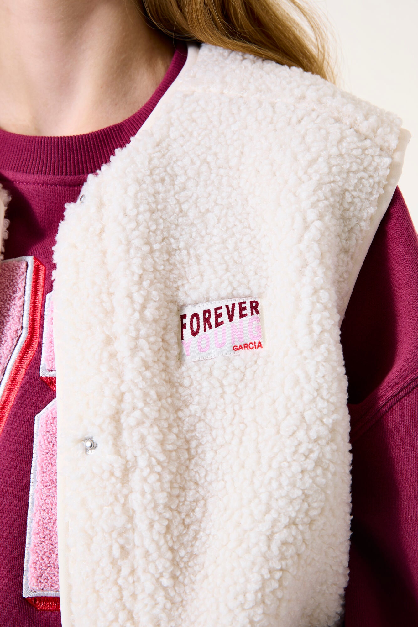 Garcia Strickweste mit Stickerei