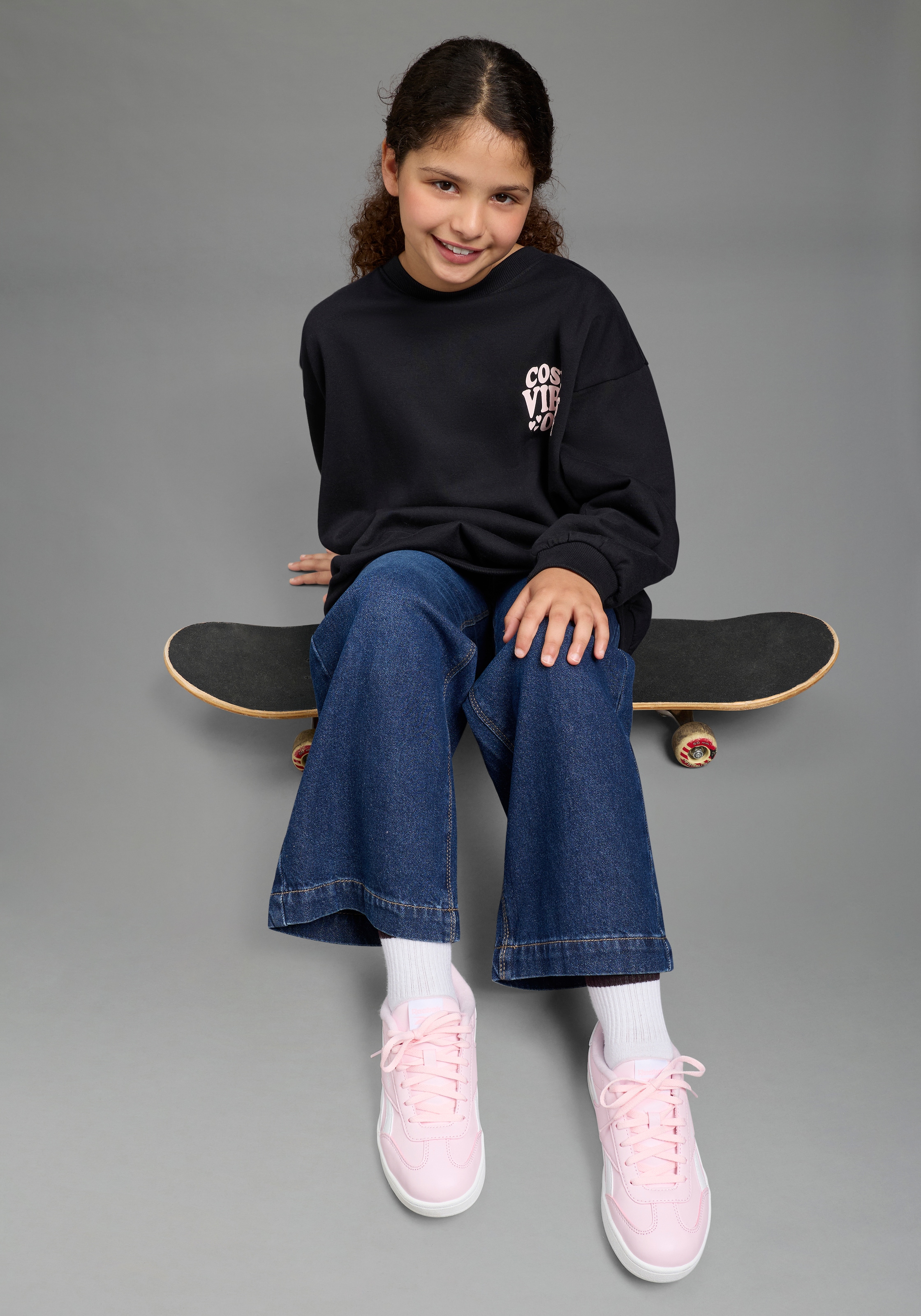 KIDSWORLD Sweat-shirt »Rückenprint Sweatshirt in lockerer Form«, sweatshirt large avec impression devant et dos, forme confortable
