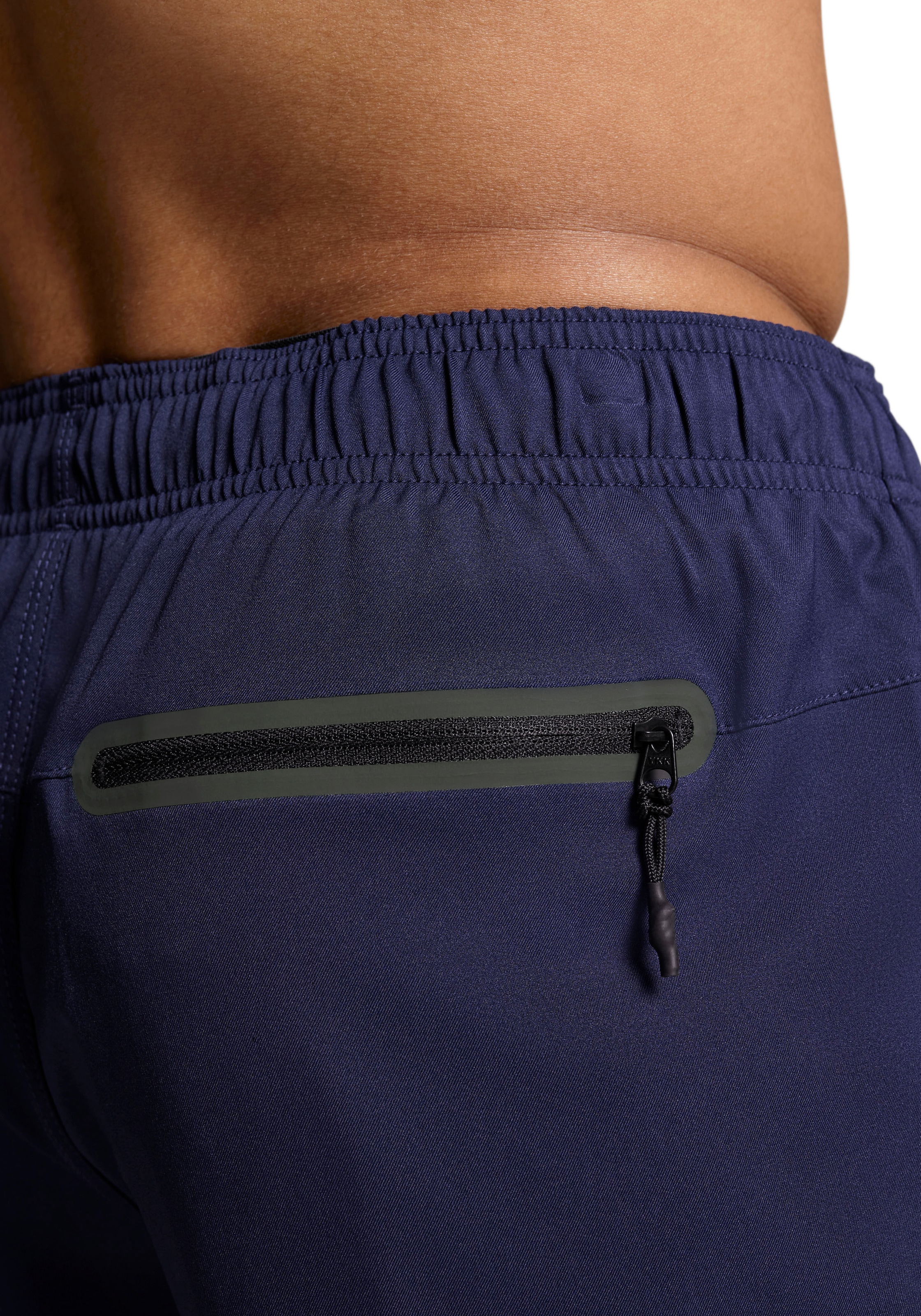 PUMA Badeshorts »PUMA SWIM MEN MID SHORTS 1P« High-Tech Reissverschluss an der Gesässtasche, Seitentaschen