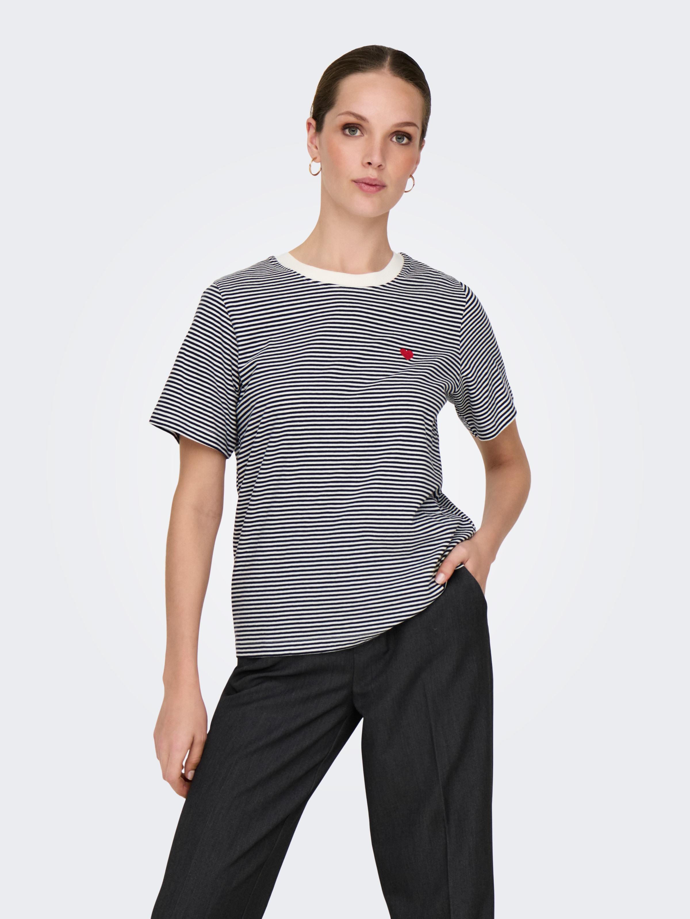 JDY Kurzarmshirt »JDYPISA S/S PRINT TOP JRS NOOS« mit Herz Stickerei