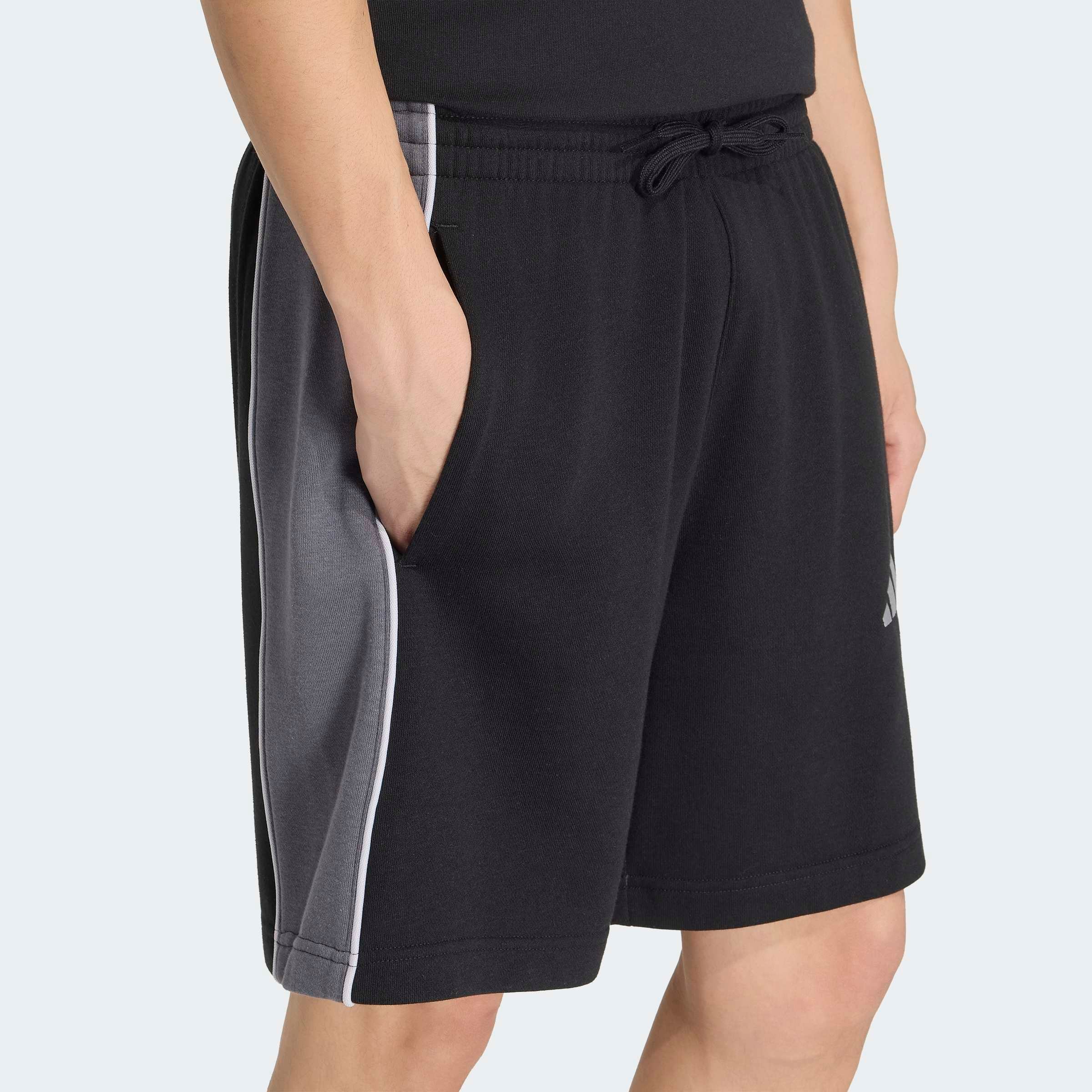 adidas Sportswear Short »SEASONAL ESSENTIALS FLEECE-, COLOURBLOCKING«  sans fermeture, en coton, polyester et viscose, coupe normale