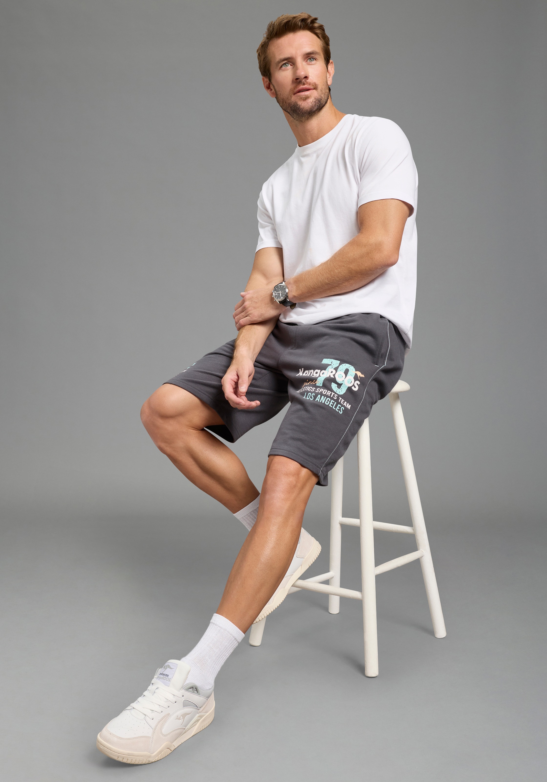 KangaROOS Sweatshorts  mit elastischem Bund, mit Kordelzug am Bund, auch in grossen Grössen