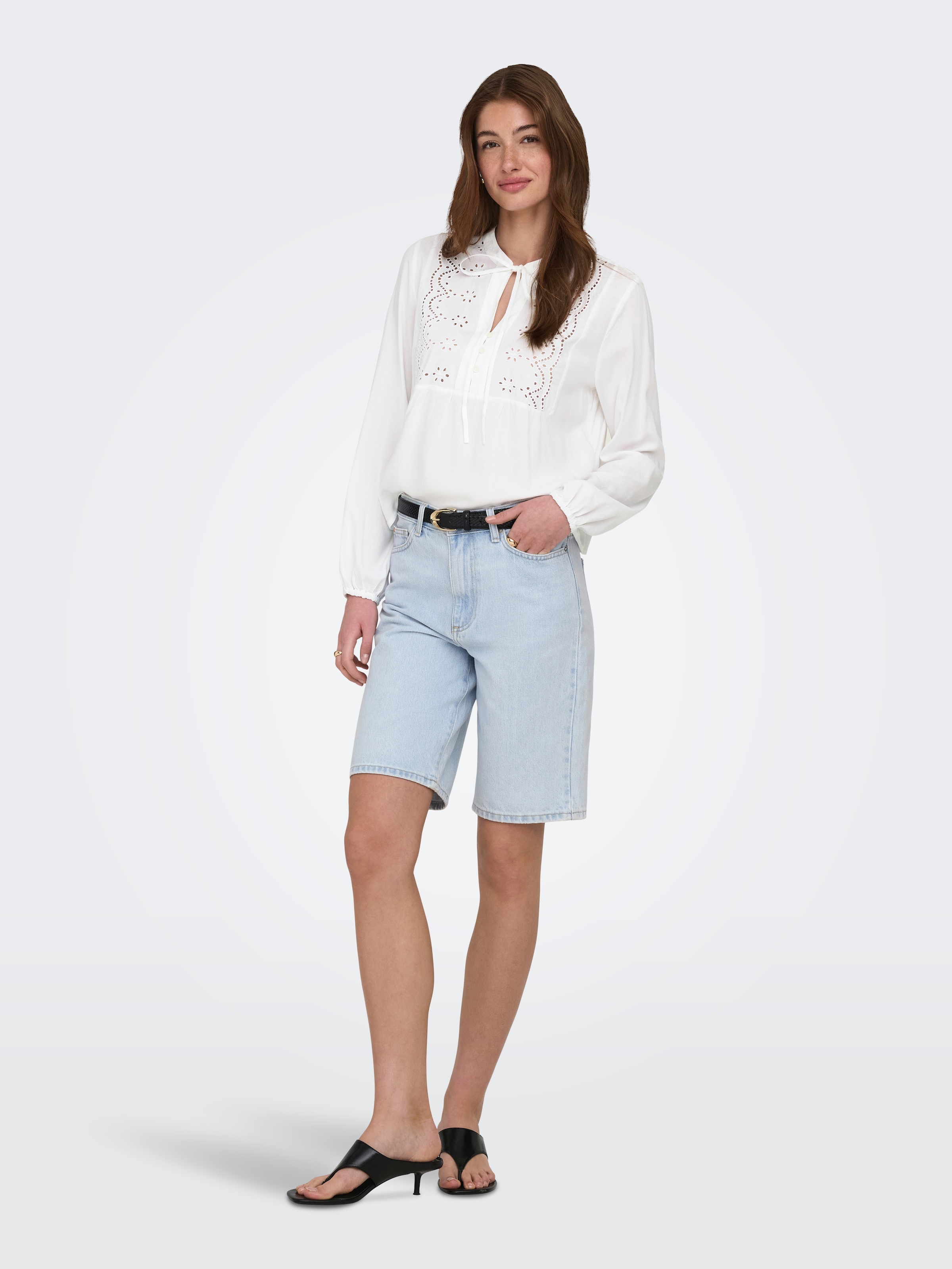 ONLY Blouse à manches longues »ONLLENNYO LS EMBROID V-NECK TOP NOOS WVN«