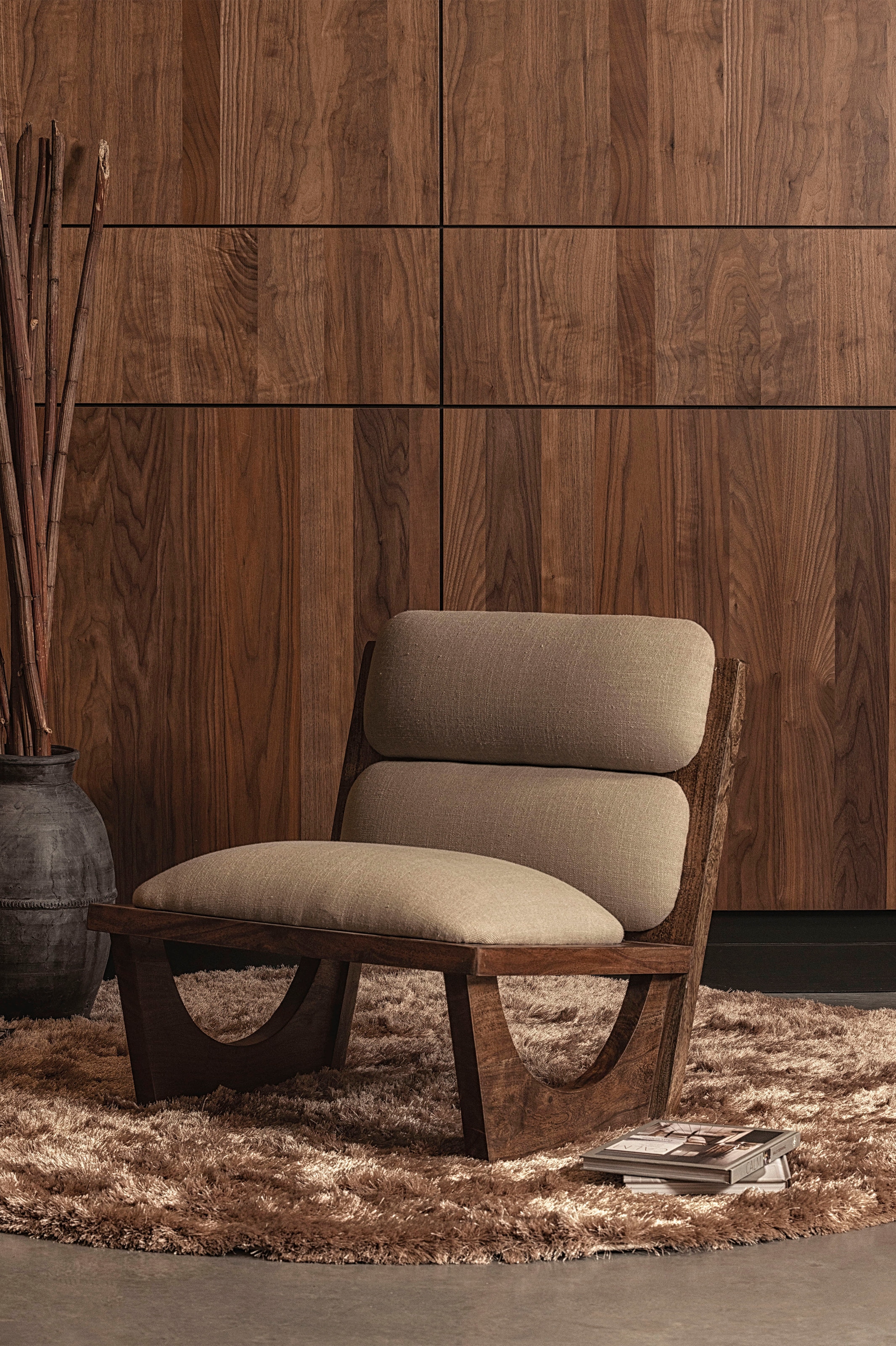 WOOOD Fauteuil lounge »Opulent mit Bouclé-Bezug und Akazienholz-Gestell B 70 x T 80 x H 75 cm« Grain visible, capacité de charge 150 kg, livré entièrement monté