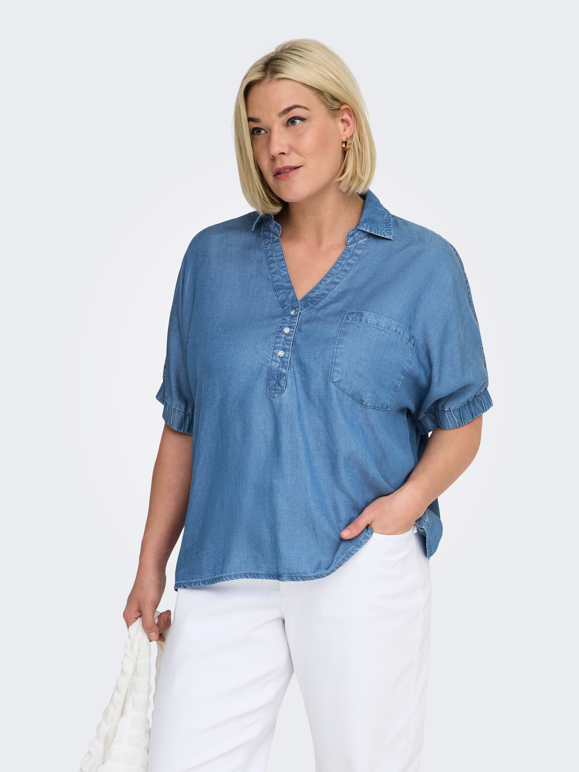 ONLY CARMAKOMA Blouse en jean »CARCHARIS LIFE CAP SLEEVE SHIRT PNT« aspect denim, coupe ample, poignets élastiques