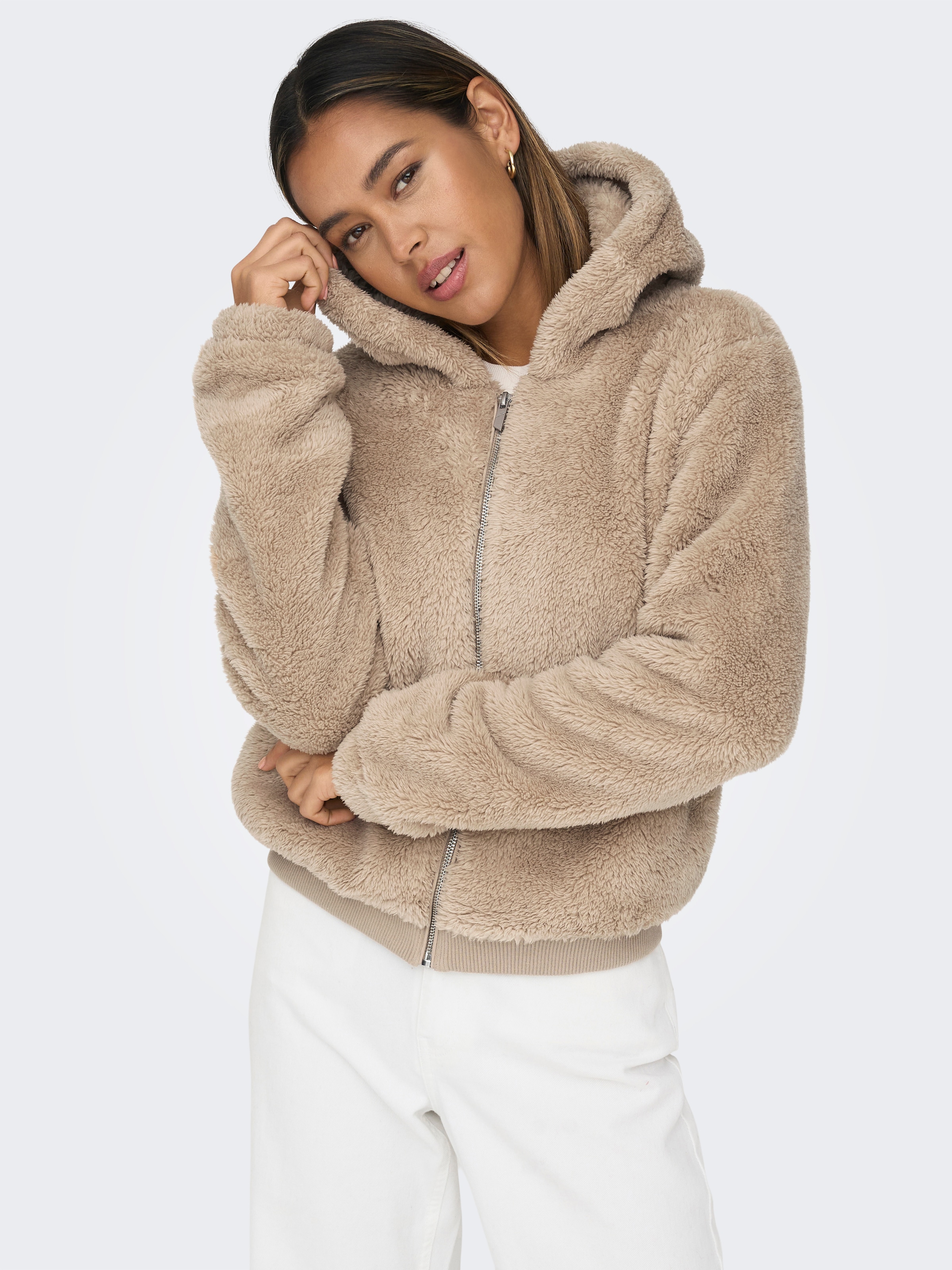 ONLY Veste à capuche en peluche »ONLNEWANNA CONTACT SHERPA JKT OTW NOOS« avec capuche fibre synthétique