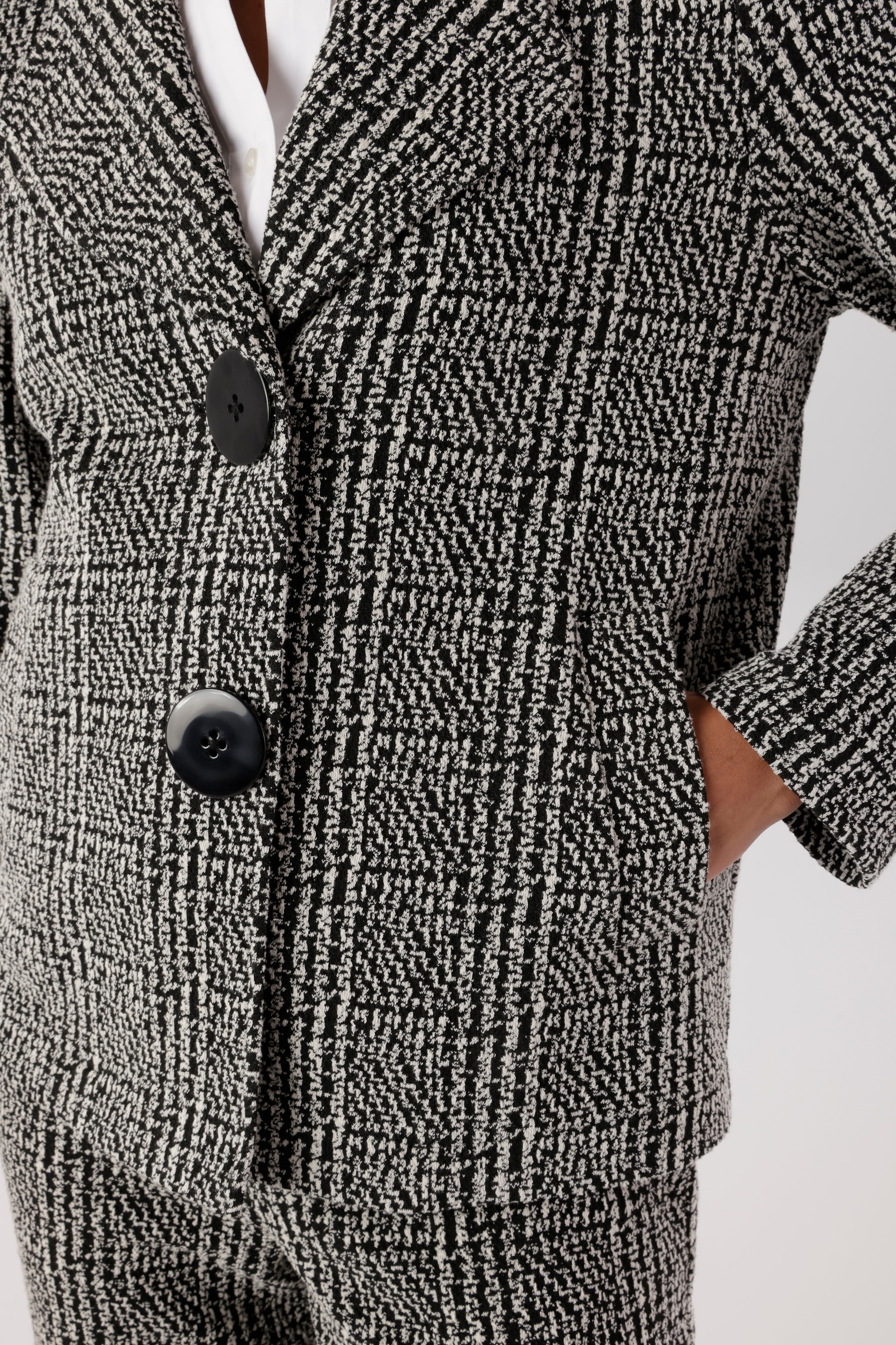 Aniston SELECTED Blazer court en coupe courte moderne et motif classique à carreaux - NOUVELLE COLLECTION